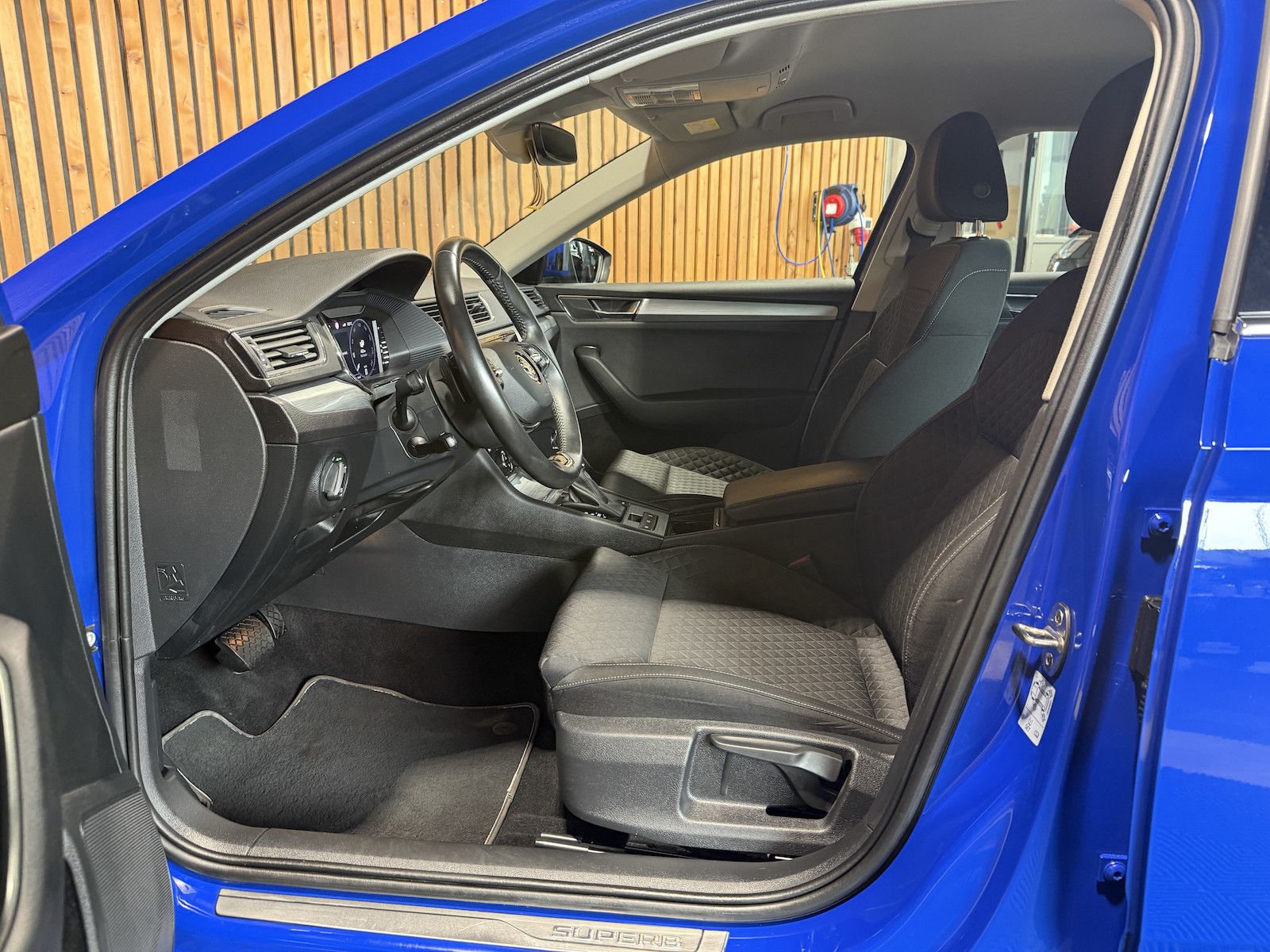 Fahrzeugabbildung SKODA Superb Combi TSI iV DSG Navi*Virt*Kam*St.Hz*AHK