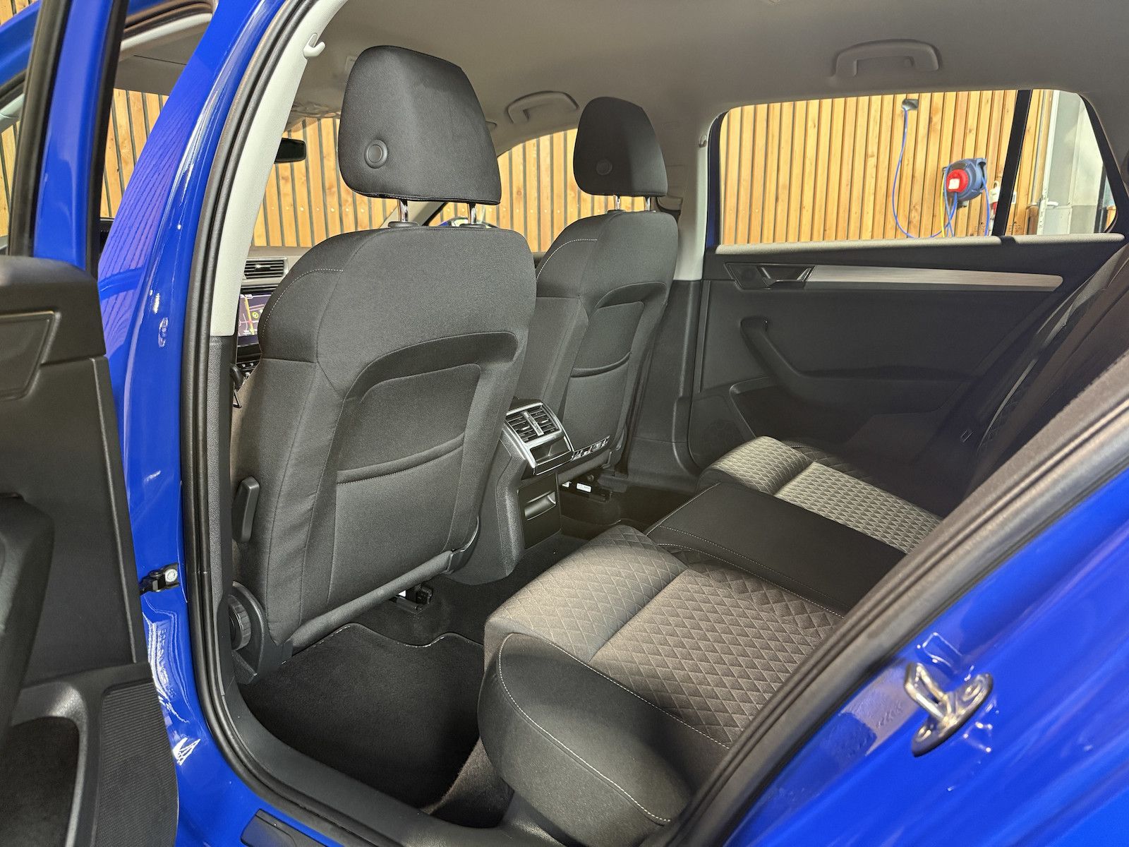 Fahrzeugabbildung SKODA Superb Combi TSI iV DSG Navi*Virt*Kam*St.Hz*AHK
