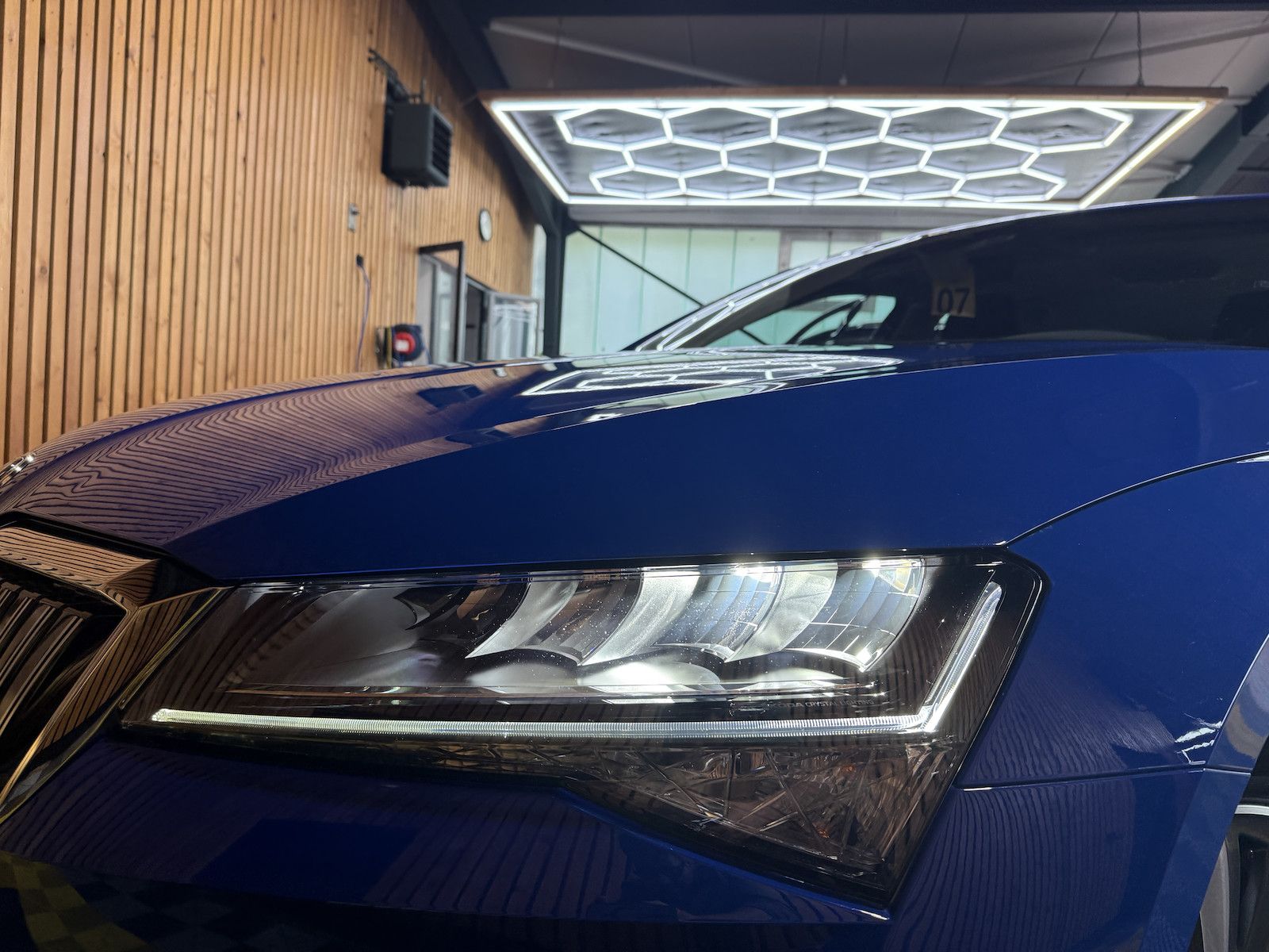 Fahrzeugabbildung SKODA Superb Combi TSI iV DSG Navi*Virt*Kam*St.Hz*AHK