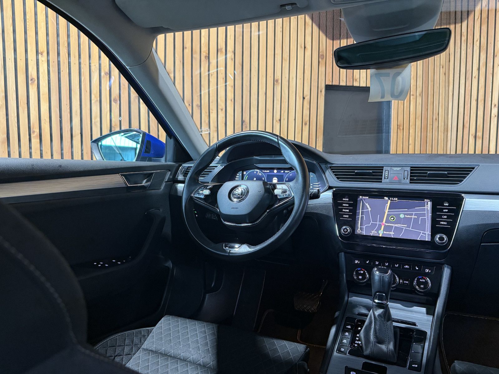 Fahrzeugabbildung SKODA Superb Combi TSI iV DSG Navi*Virt*Kam*St.Hz*AHK