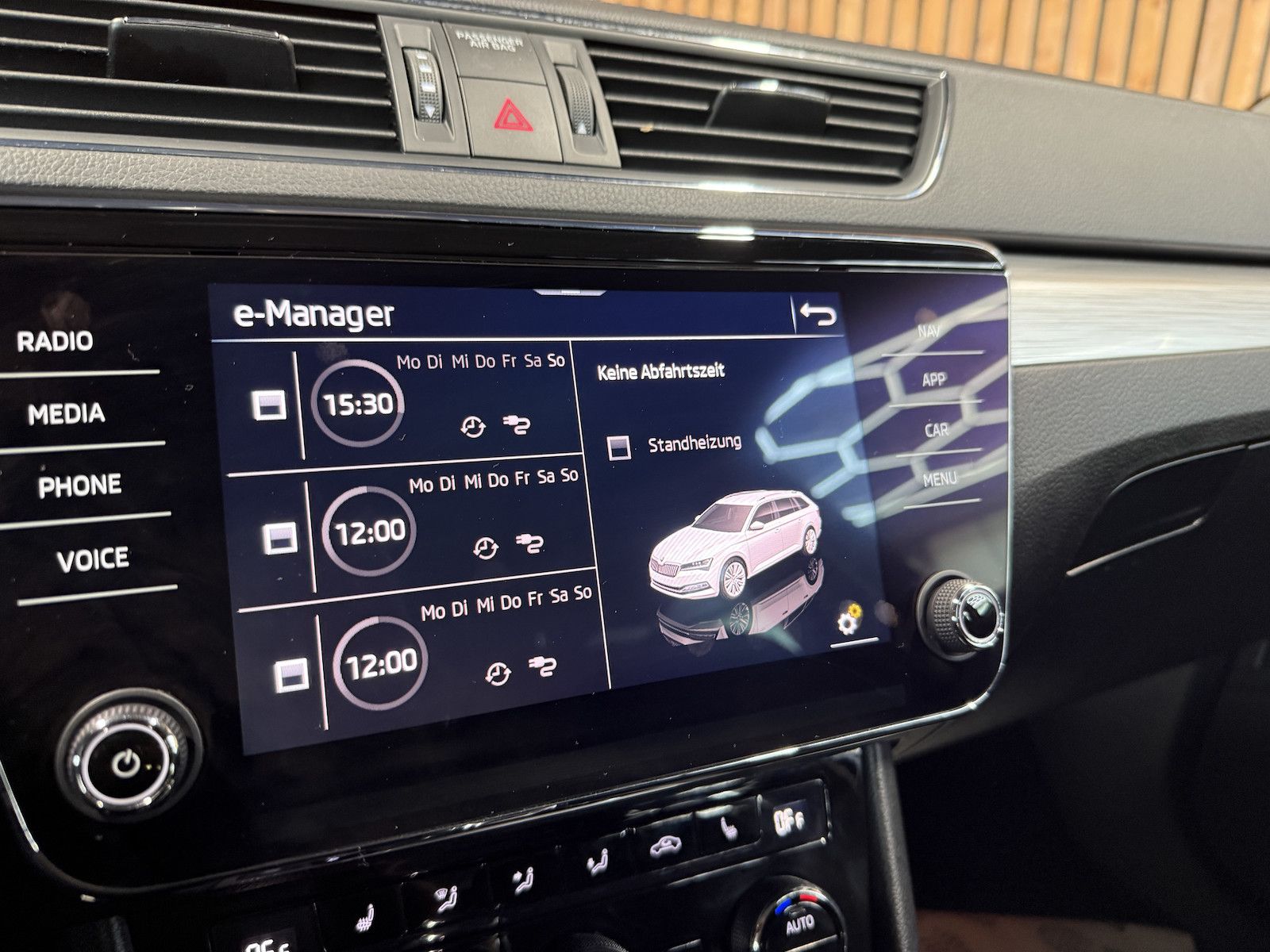 Fahrzeugabbildung SKODA Superb Combi TSI iV DSG Navi*Virt*Kam*St.Hz*AHK