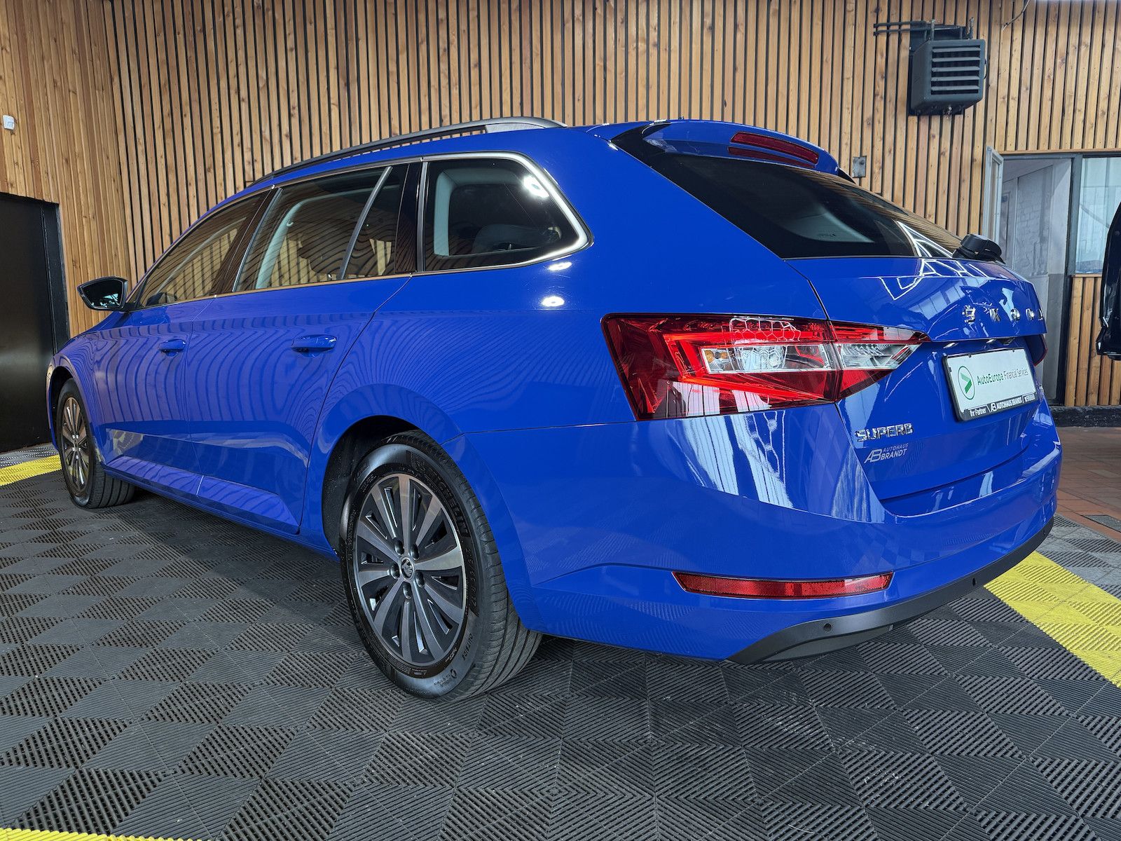 Fahrzeugabbildung SKODA Superb Combi TSI iV DSG Navi*Virt*Kam*St.Hz*AHK