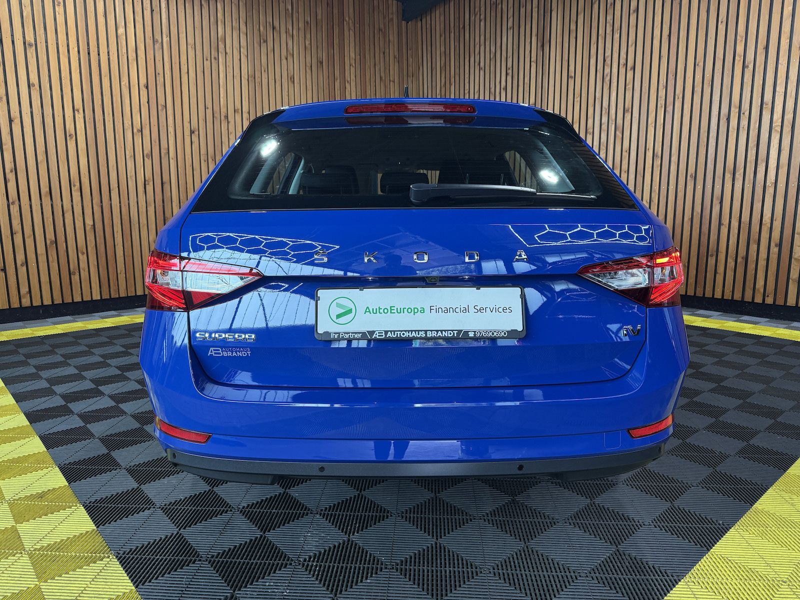 Fahrzeugabbildung SKODA Superb Combi TSI iV DSG Navi*Virt*Kam*St.Hz*AHK