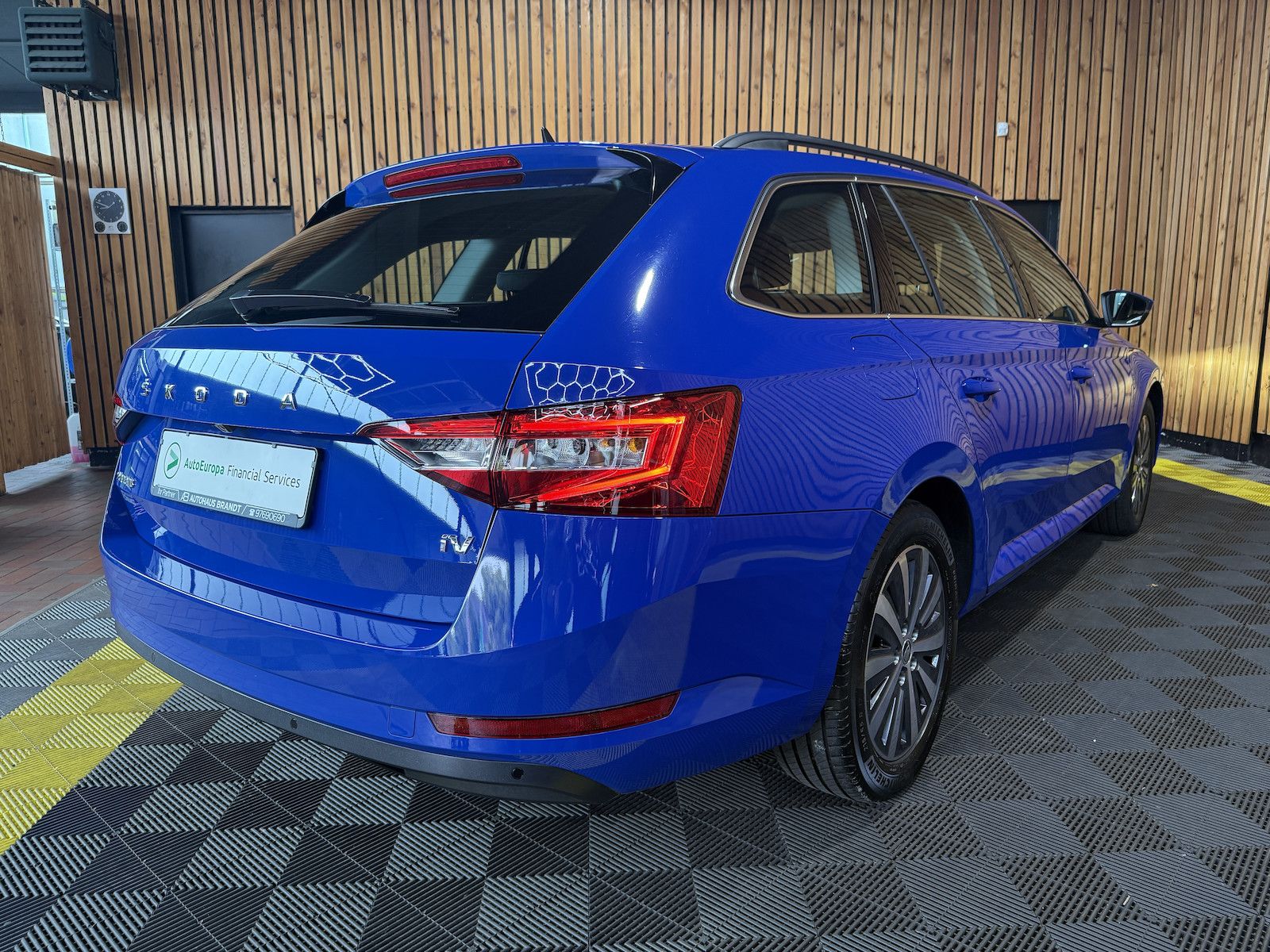 Fahrzeugabbildung SKODA Superb Combi TSI iV DSG Navi*Virt*Kam*St.Hz*AHK
