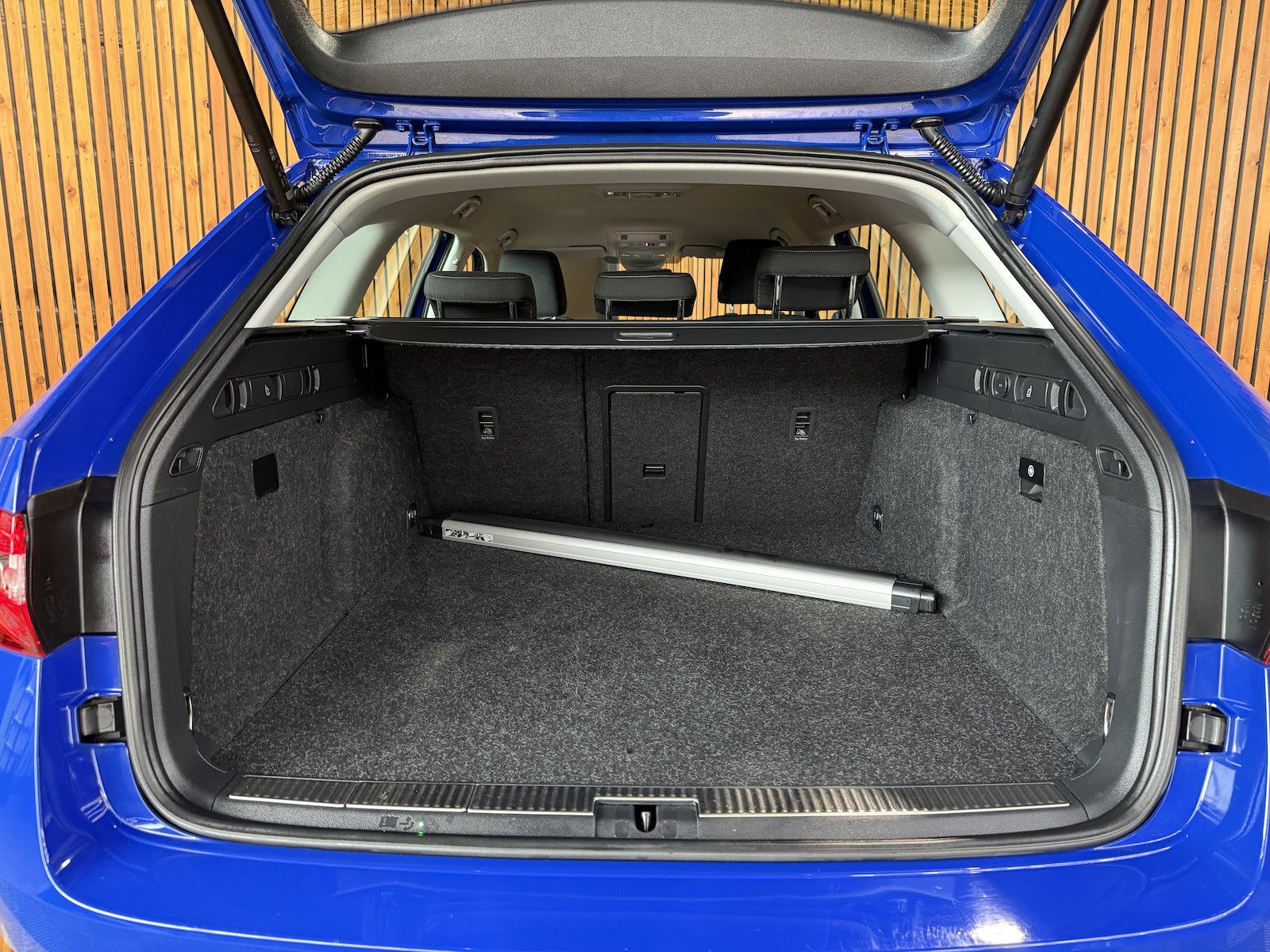 Fahrzeugabbildung SKODA Superb Combi TSI iV DSG Navi*Virt*Kam*St.Hz*AHK