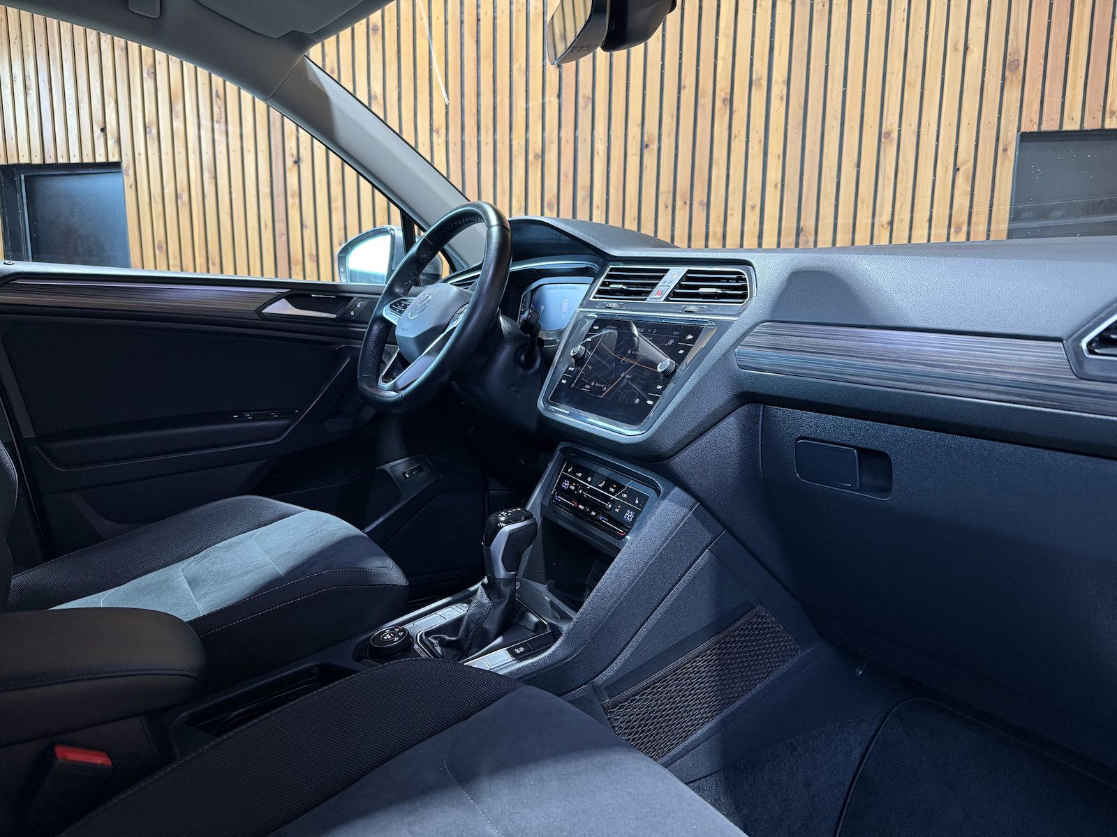Fahrzeugabbildung Volkswagen Tiguan Allspace 2,0TDI Eleg. 4M DSG Navi*Kam*AHK