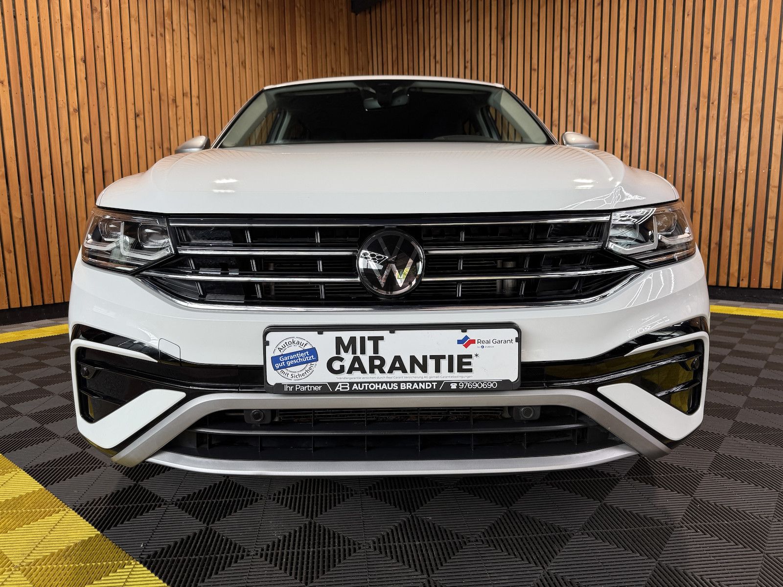 Fahrzeugabbildung Volkswagen Tiguan Allspace 2,0TDI Eleg. 4M DSG Navi*Kam*AHK