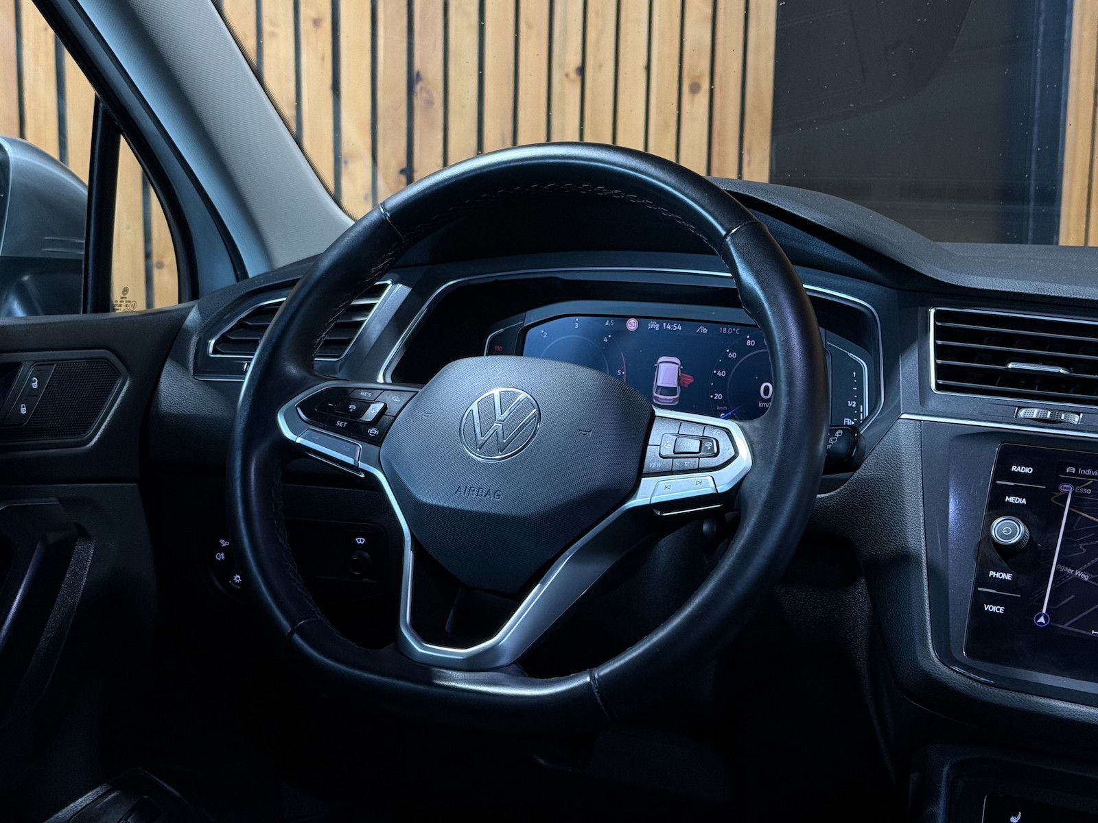 Fahrzeugabbildung Volkswagen Tiguan Allspace 2,0TDI Eleg. 4M DSG Navi*Kam*AHK