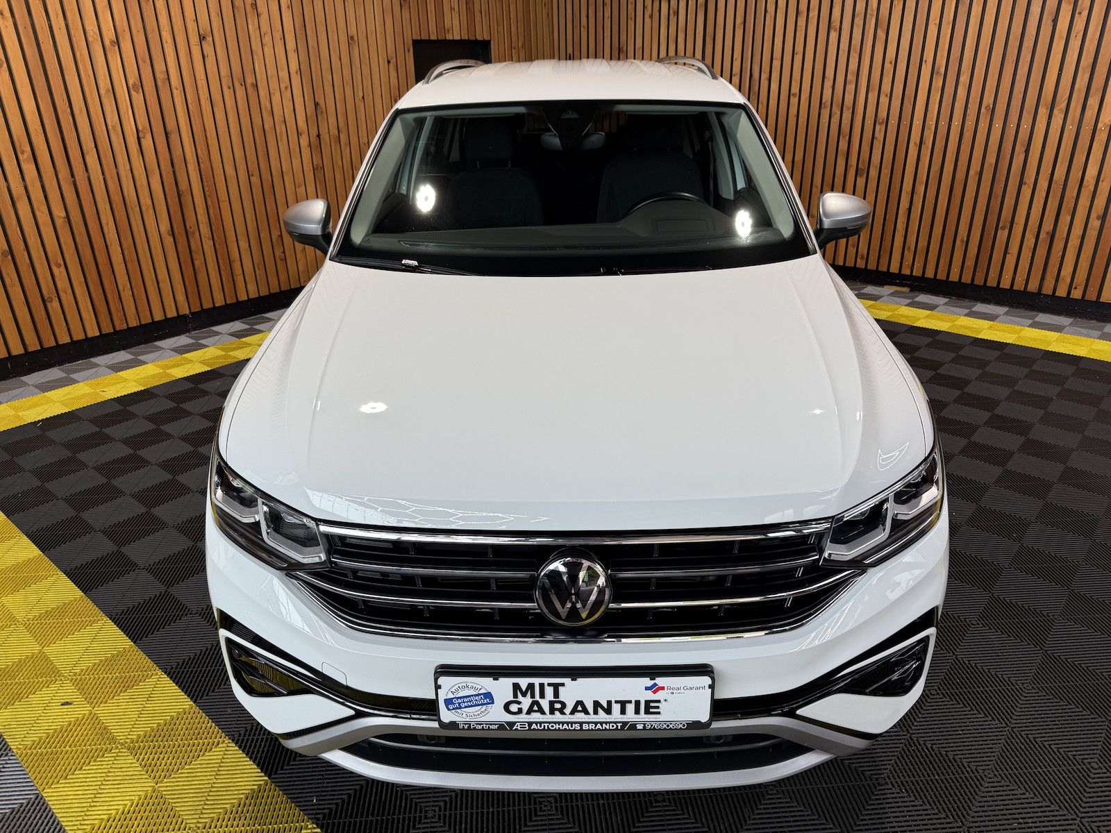 Fahrzeugabbildung Volkswagen Tiguan Allspace 2,0TDI Eleg. 4M DSG Navi*Kam*AHK