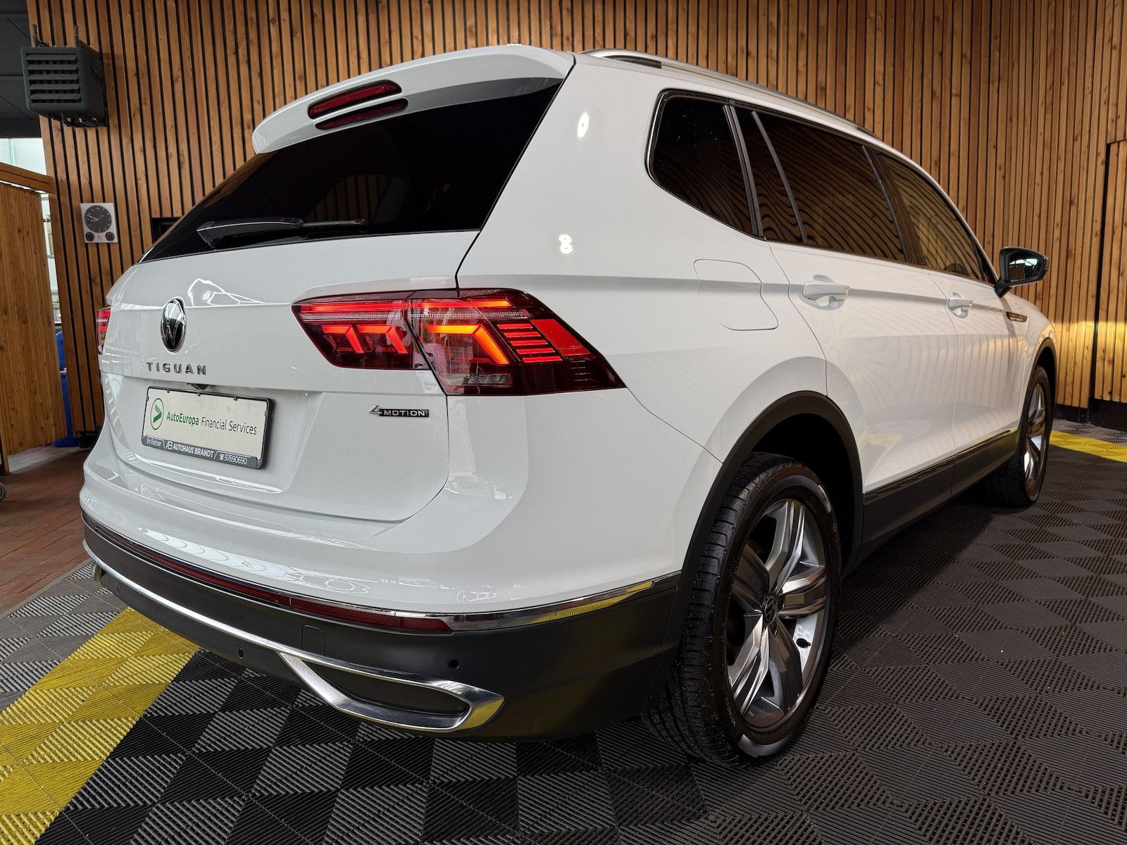 Fahrzeugabbildung Volkswagen Tiguan Allspace 2,0TDI Eleg. 4M DSG Navi*Kam*AHK