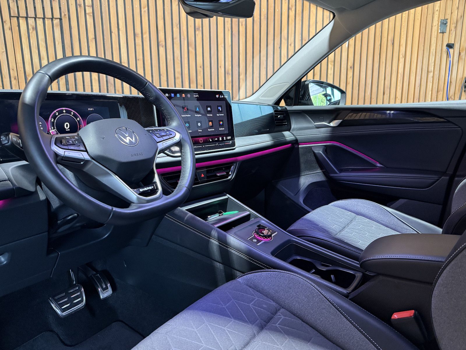 Fahrzeugabbildung Volkswagen Tiguan 1,5 eTSI DSG Energy *Navi*Kam*LED*AHK*360