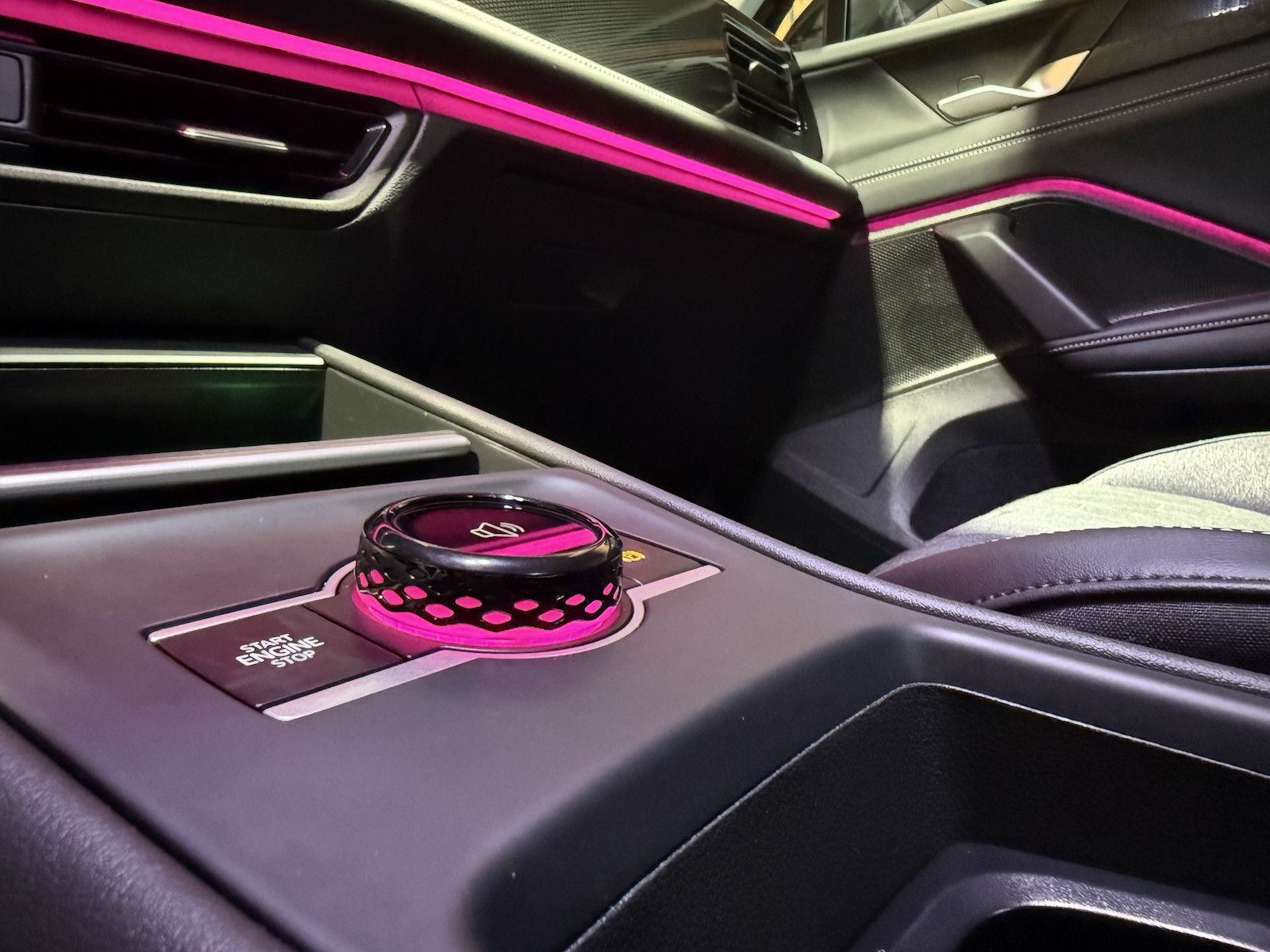 Fahrzeugabbildung Volkswagen Tiguan 1,5 eTSI DSG Energy *Navi*Kam*LED*AHK*360