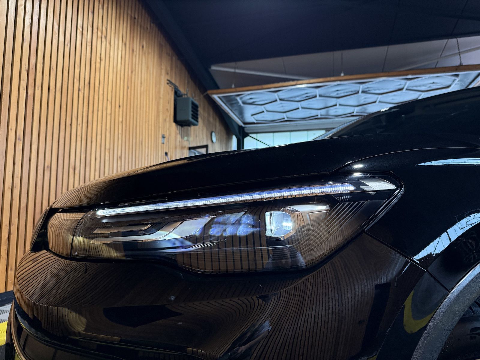 Fahrzeugabbildung Volkswagen Tiguan 1,5 eTSI DSG Energy *Navi*Kam*LED*AHK*360