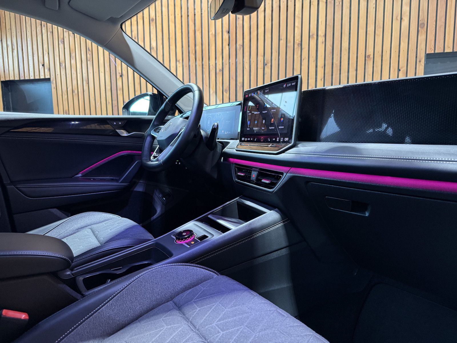 Fahrzeugabbildung Volkswagen Tiguan 1,5 eTSI DSG Energy *Navi*Kam*LED*AHK*360