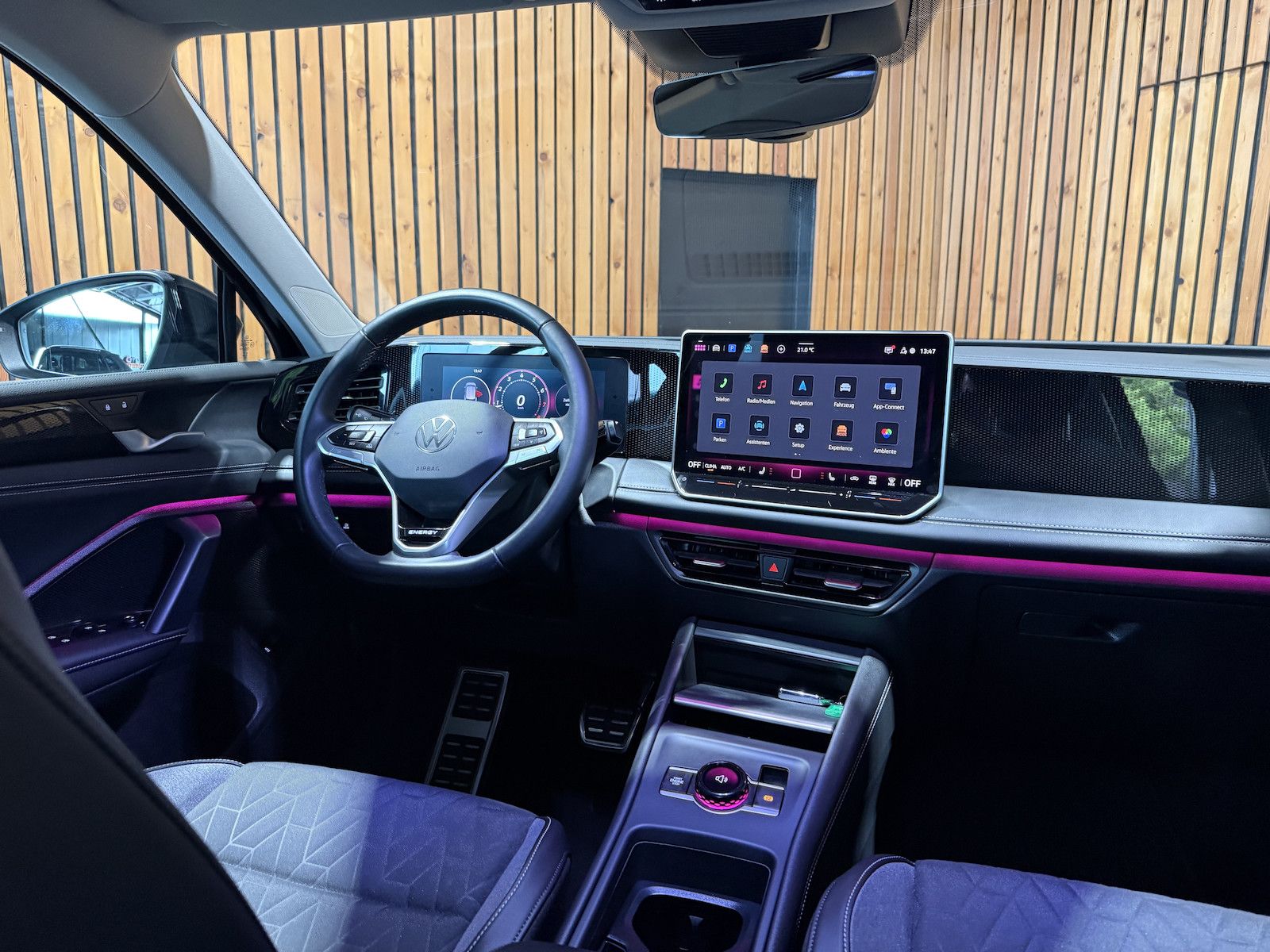 Fahrzeugabbildung Volkswagen Tiguan 1,5 eTSI DSG Energy *Navi*Kam*LED*AHK*360