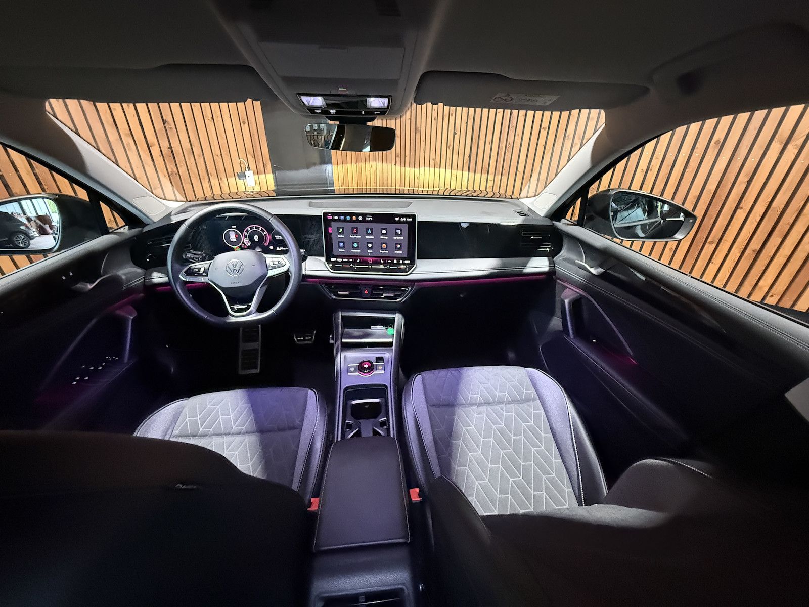 Fahrzeugabbildung Volkswagen Tiguan 1,5 eTSI DSG Energy *Navi*Kam*LED*AHK*360