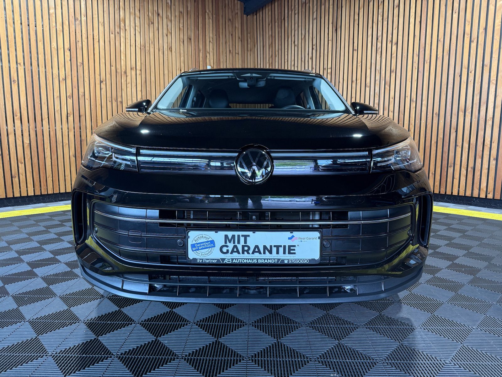 Fahrzeugabbildung Volkswagen Tiguan 1,5 eTSI DSG Energy *Navi*Kam*LED*AHK*360