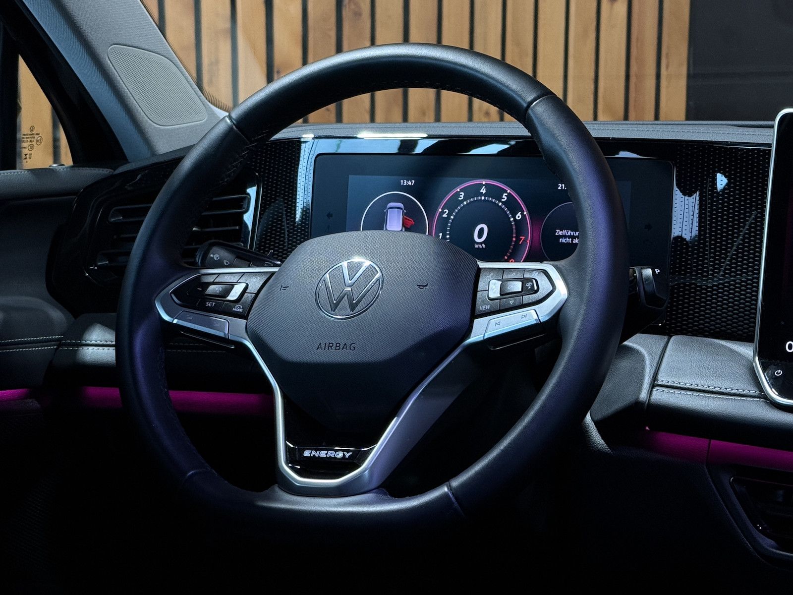 Fahrzeugabbildung Volkswagen Tiguan 1,5 eTSI DSG Energy *Navi*Kam*LED*AHK*360