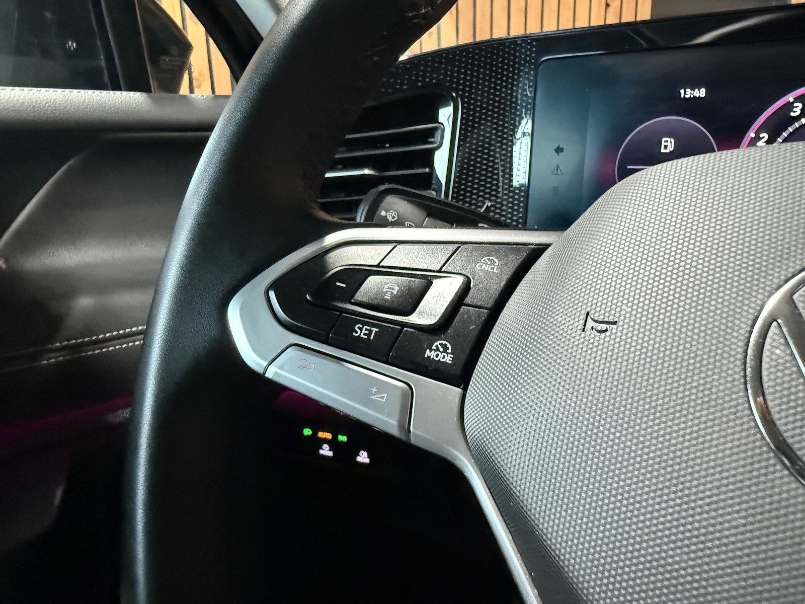 Fahrzeugabbildung Volkswagen Tiguan 1,5 eTSI DSG Energy *Navi*Kam*LED*AHK*360
