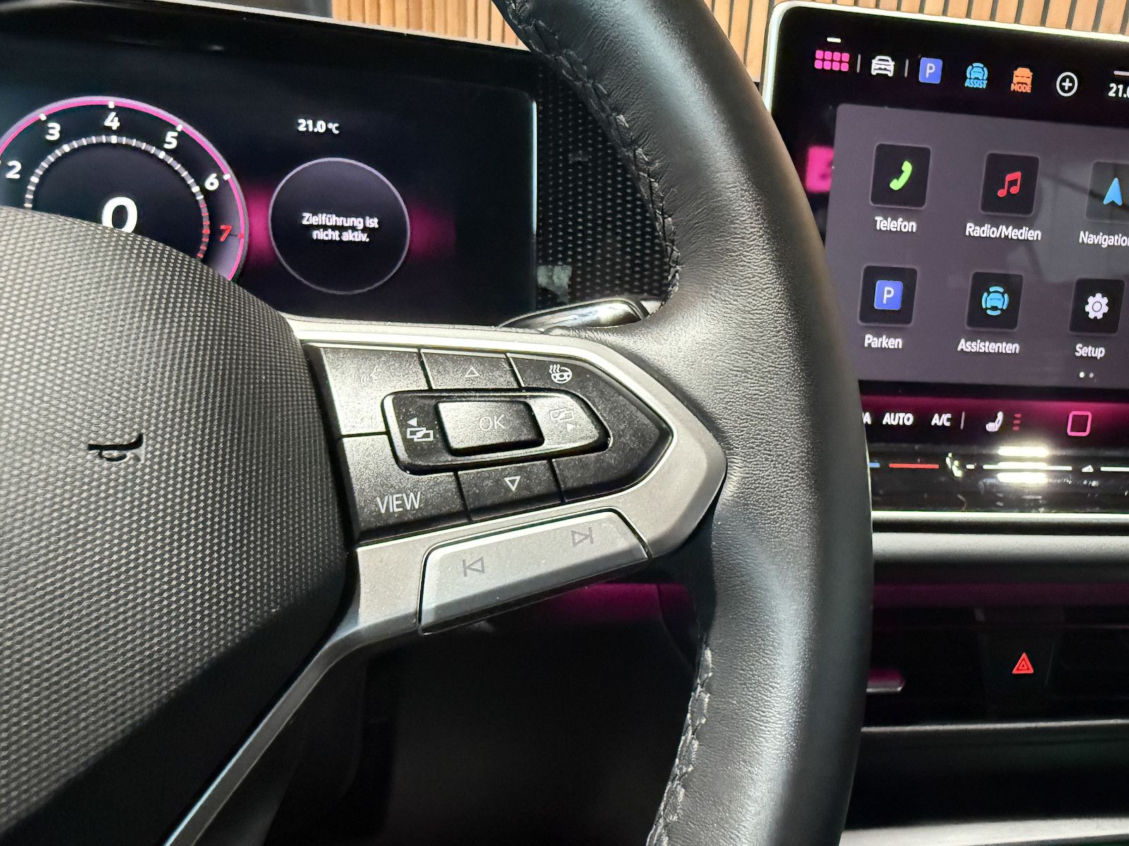 Fahrzeugabbildung Volkswagen Tiguan 1,5 eTSI DSG Energy *Navi*Kam*LED*AHK*360