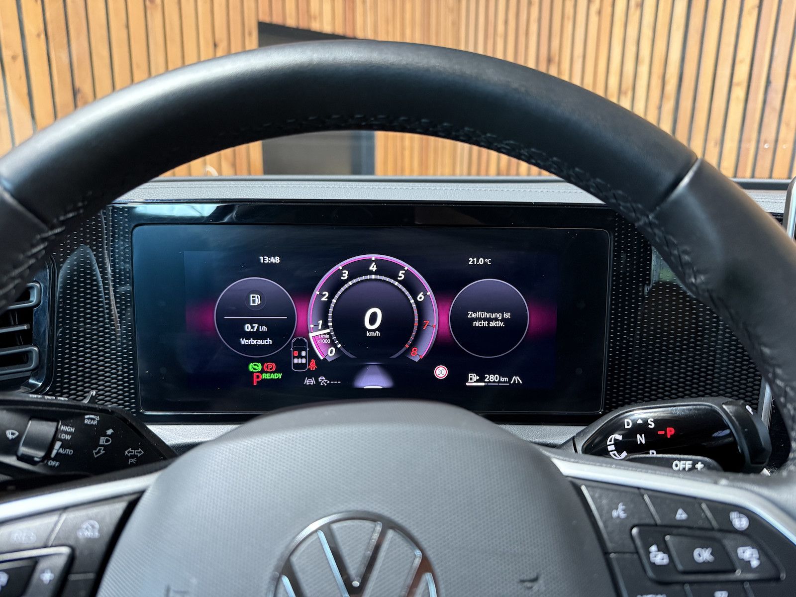 Fahrzeugabbildung Volkswagen Tiguan 1,5 eTSI DSG Energy *Navi*Kam*LED*AHK*360