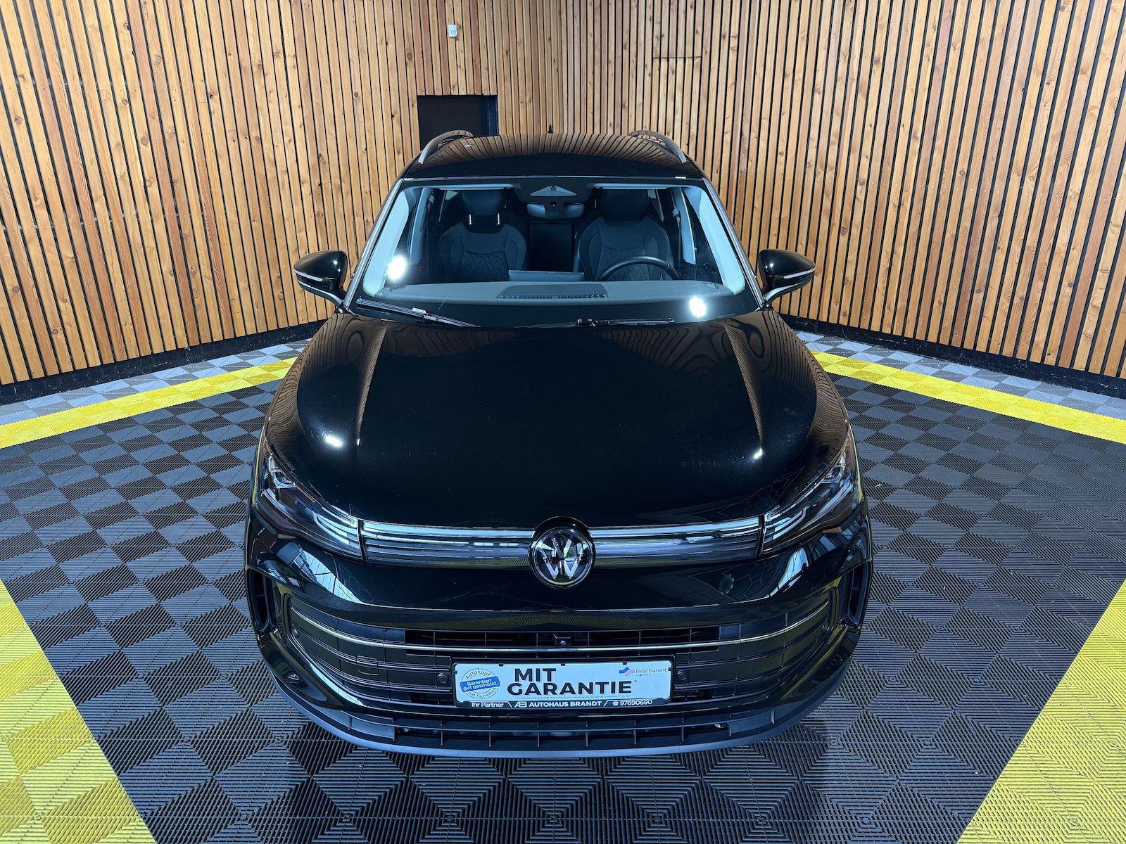 Fahrzeugabbildung Volkswagen Tiguan 1,5 eTSI DSG Energy *Navi*Kam*LED*AHK*360