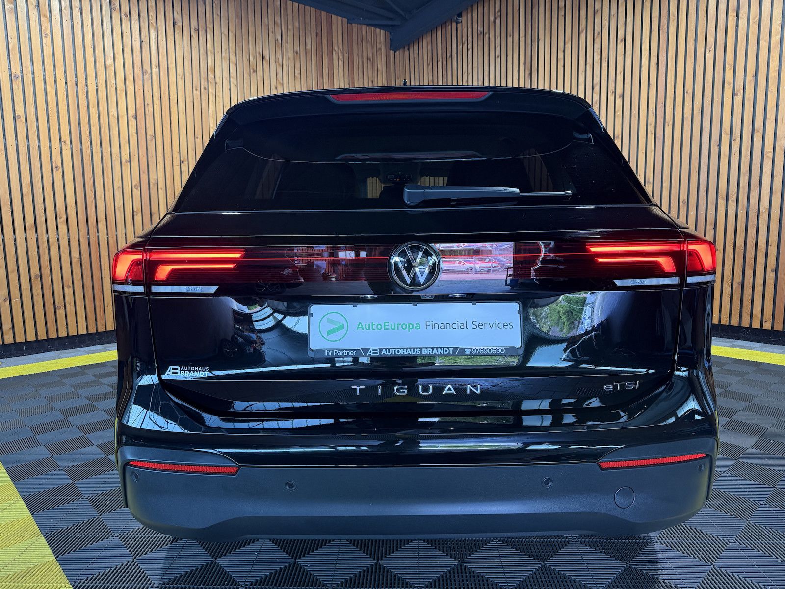 Fahrzeugabbildung Volkswagen Tiguan 1,5 eTSI DSG Energy *Navi*Kam*LED*AHK*360