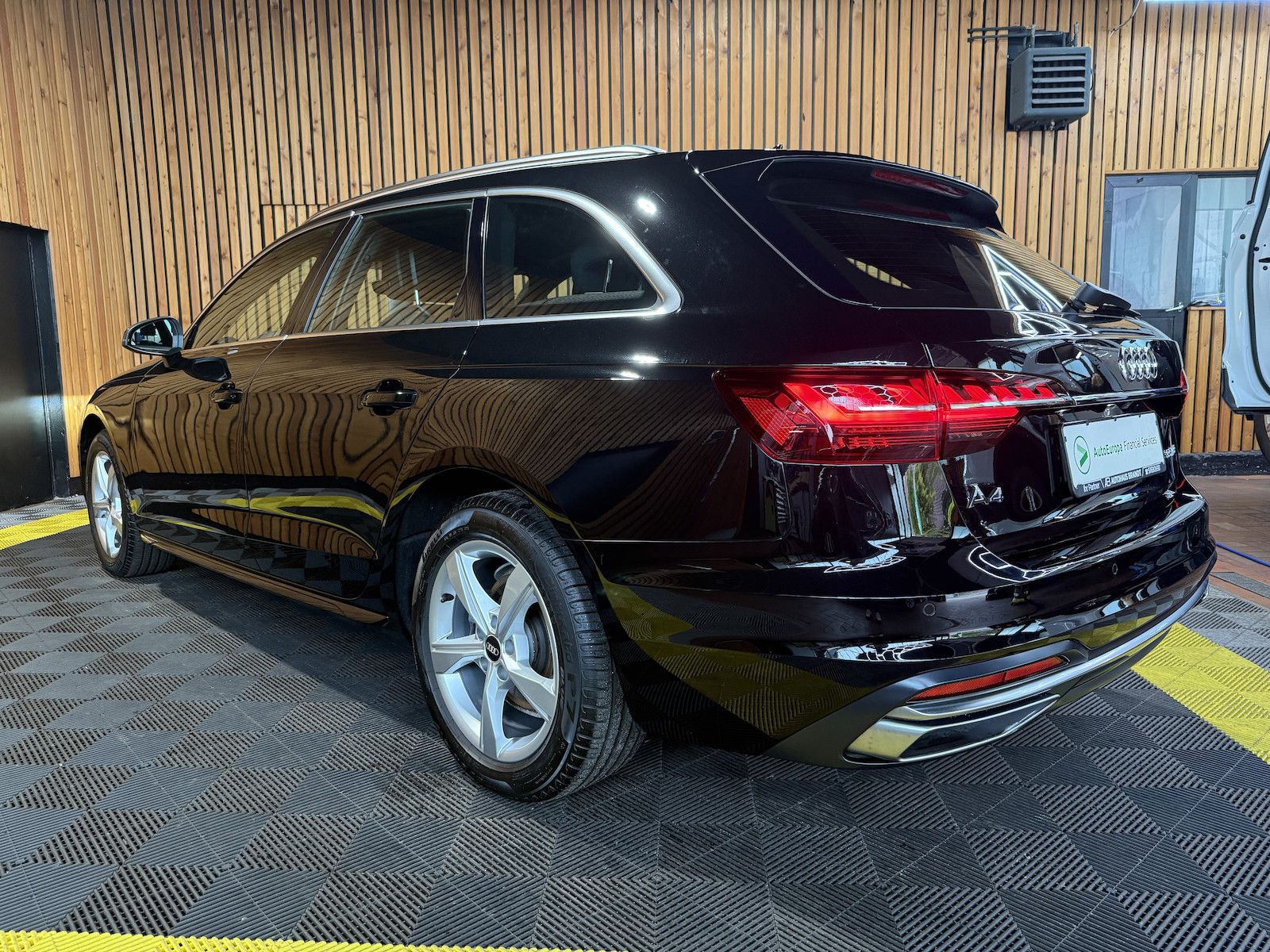 Fahrzeugabbildung Audi A4 Avant adv. TFSI Aut. Navi+*Kam*ACC*LED*Leder