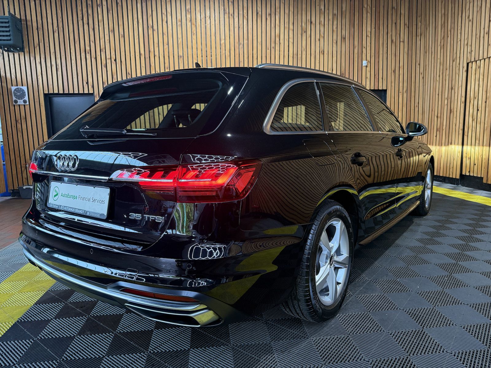Fahrzeugabbildung Audi A4 Avant adv. TFSI Aut. Navi+*Kam*ACC*LED*Leder