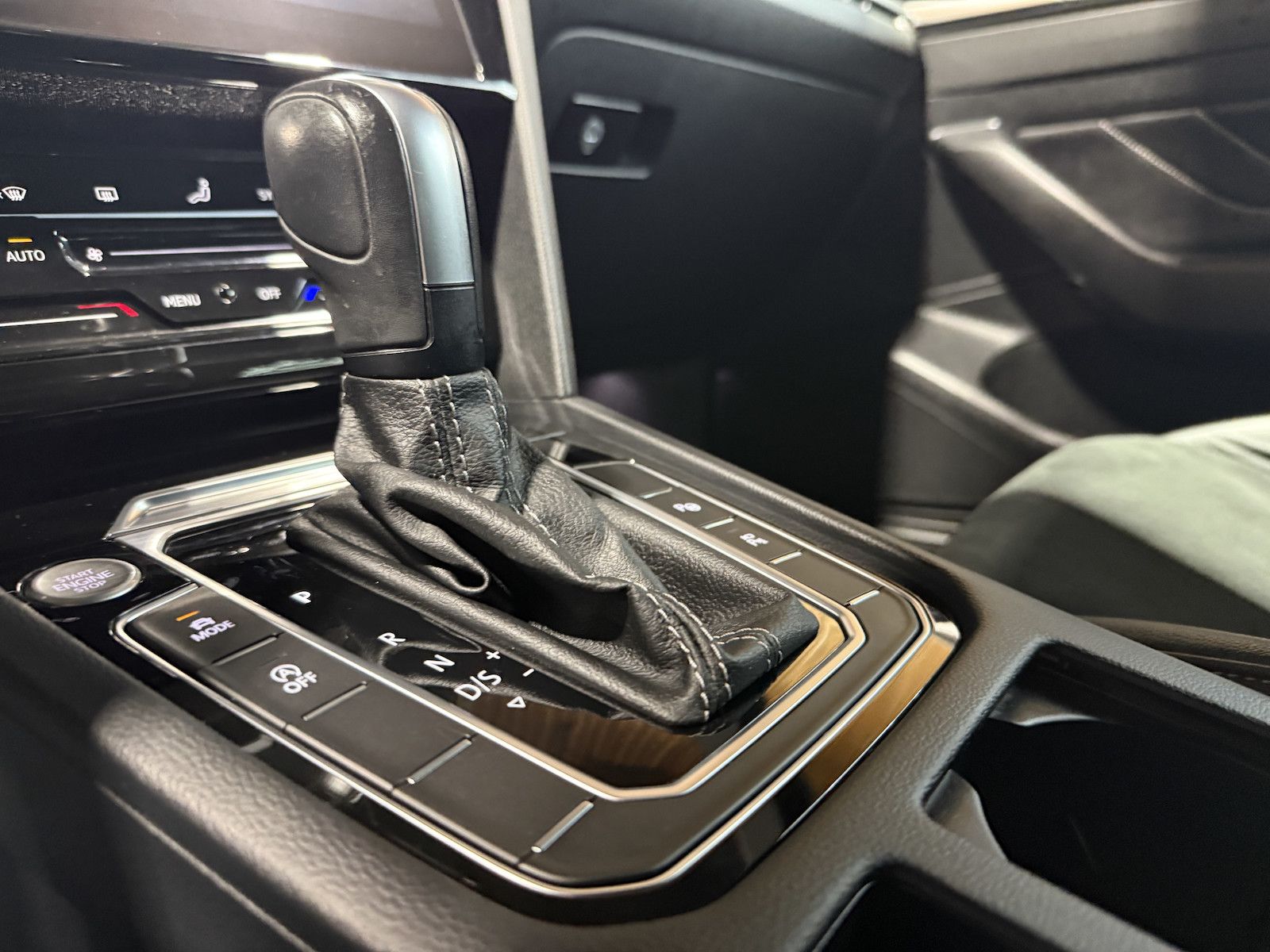 Fahrzeugabbildung Volkswagen Arteon SB.2,0 TSI R-Line *Navi*Kam*Virt*IQ*Pano