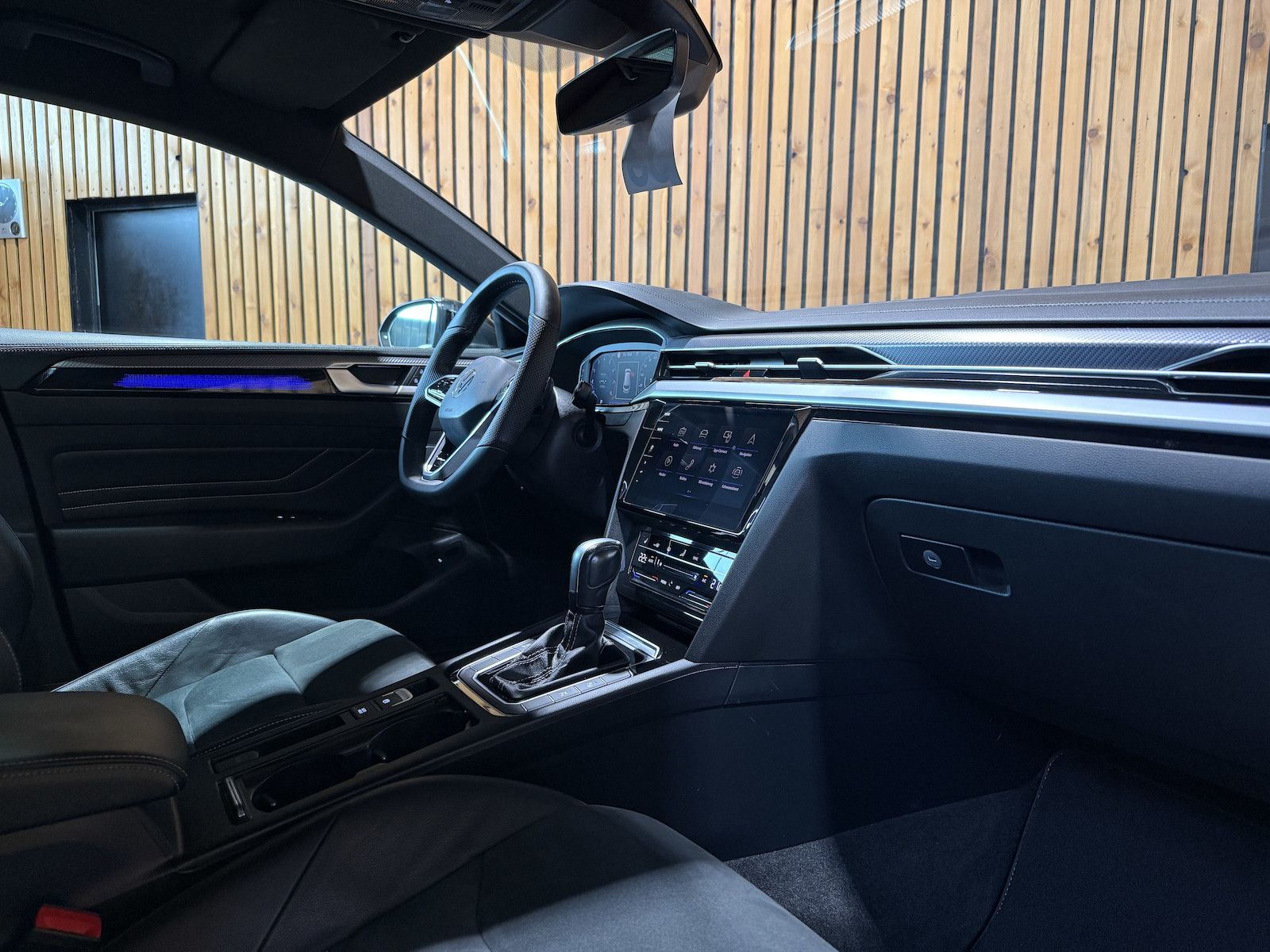 Fahrzeugabbildung Volkswagen Arteon SB.2,0 TSI R-Line *Navi*Kam*Virt*IQ*Pano