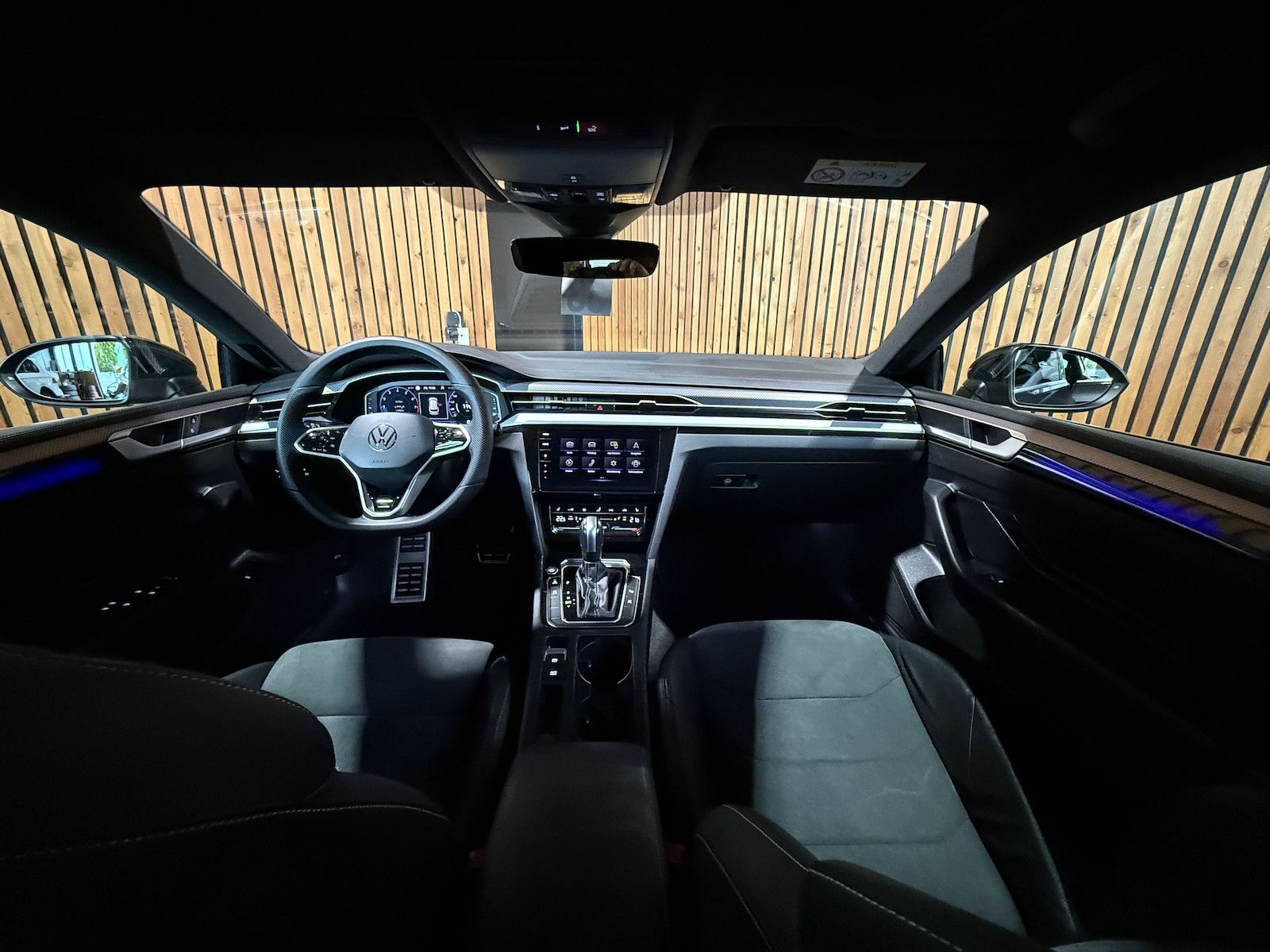 Fahrzeugabbildung Volkswagen Arteon SB.2,0 TSI R-Line *Navi*Kam*Virt*IQ*Pano