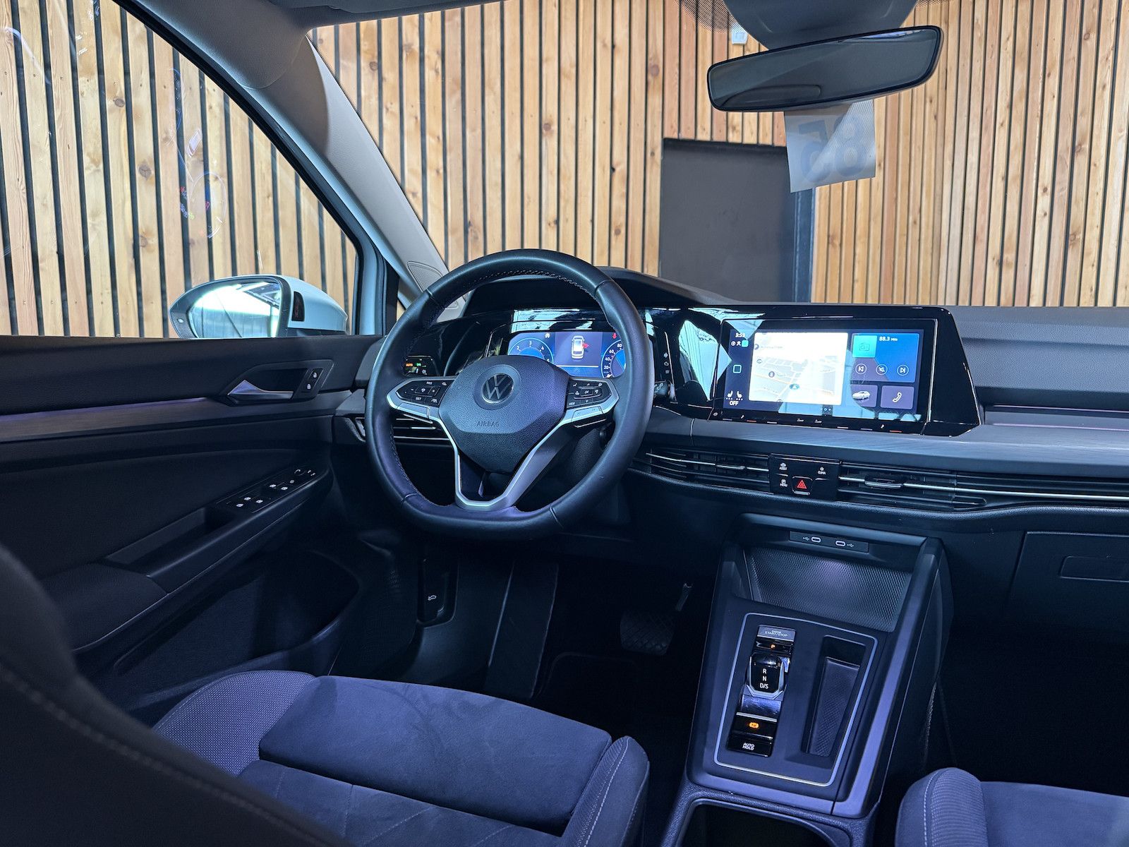 Fahrzeugabbildung Volkswagen Golf Variant 2,0 TDI Style DSG *Navi*AHK*LED*ACC