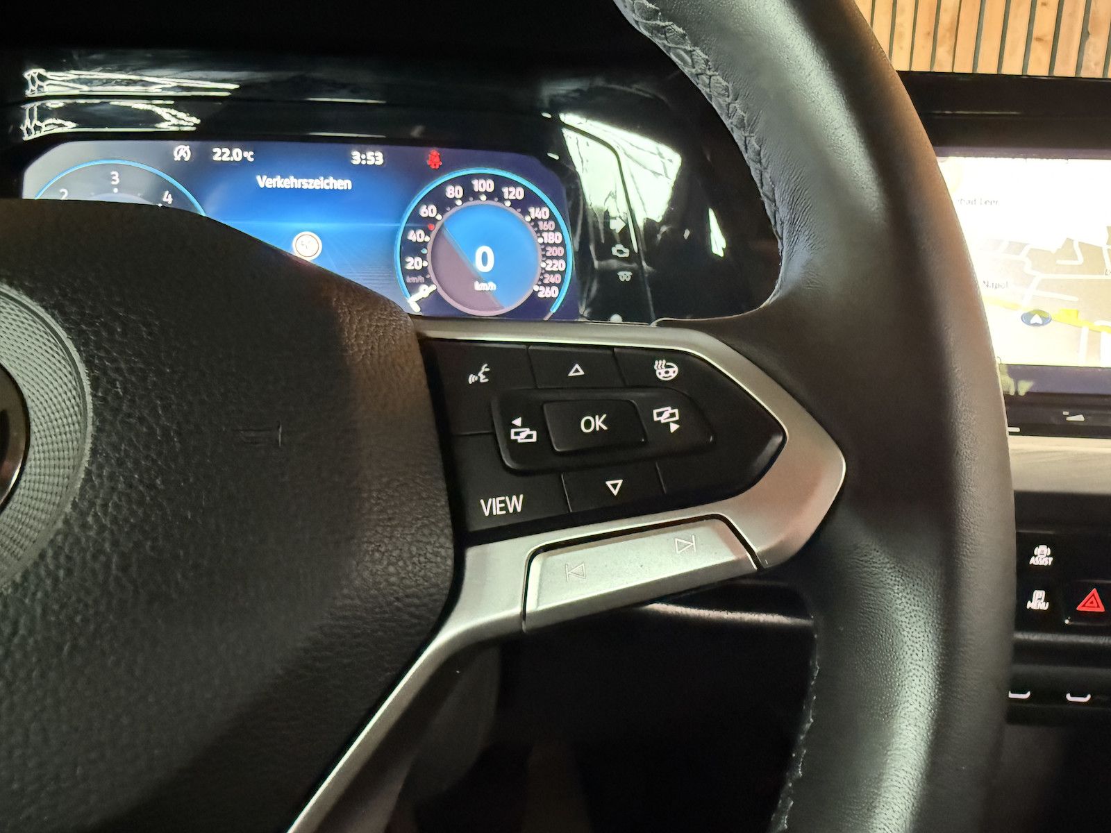 Fahrzeugabbildung Volkswagen Golf Variant 2,0 TDI Style DSG *Navi*AHK*LED*ACC