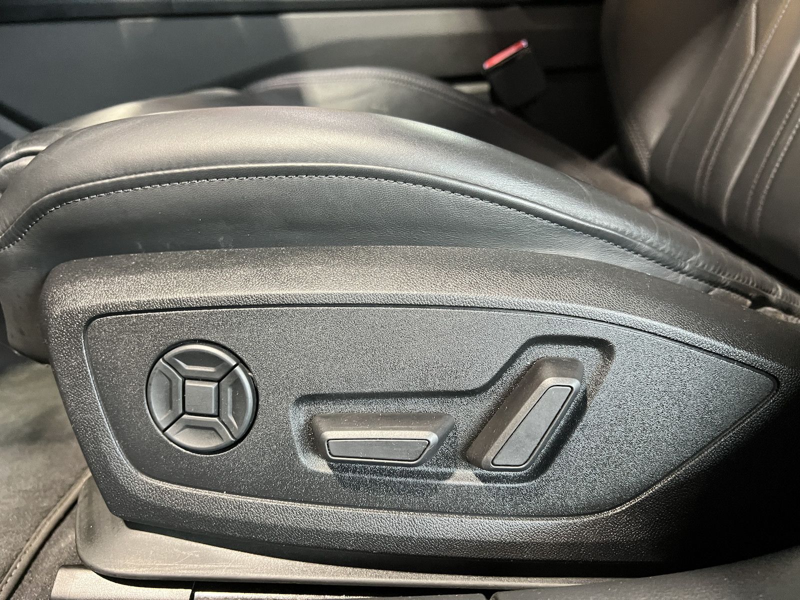Fahrzeugabbildung Audi A6 Avant qu.45 TDI *Navi*Virtual*Pano*Leder*AHK*
