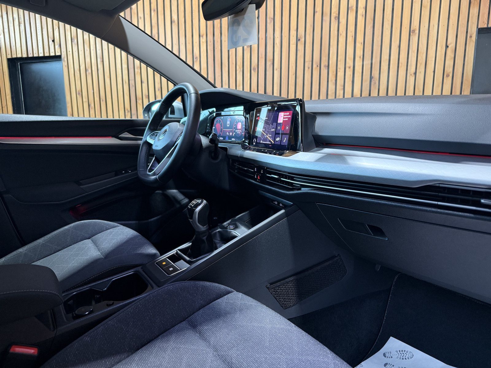 Fahrzeugabbildung Volkswagen Golf Variant 2,0 TDI Life *Navi*ACC*LED*Kam*AHK*
