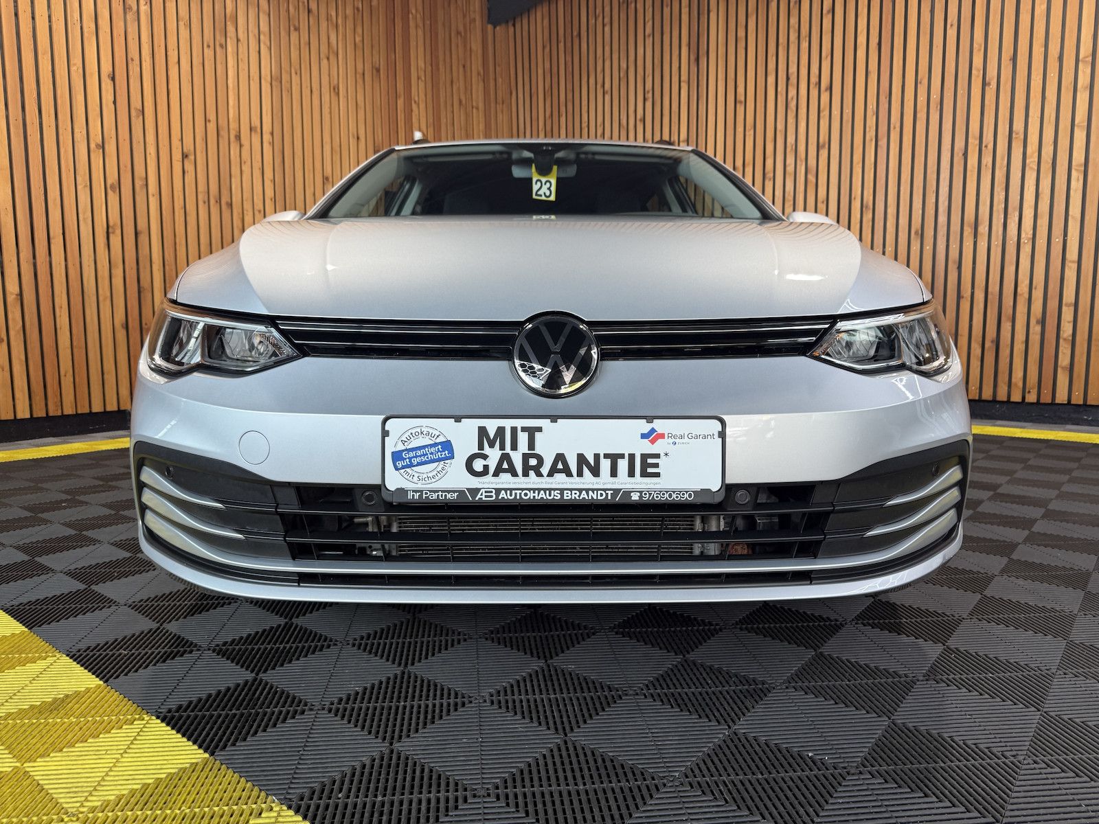Fahrzeugabbildung Volkswagen Golf Variant 2,0 TDI Life *Navi*ACC*LED*Kam*AHK*
