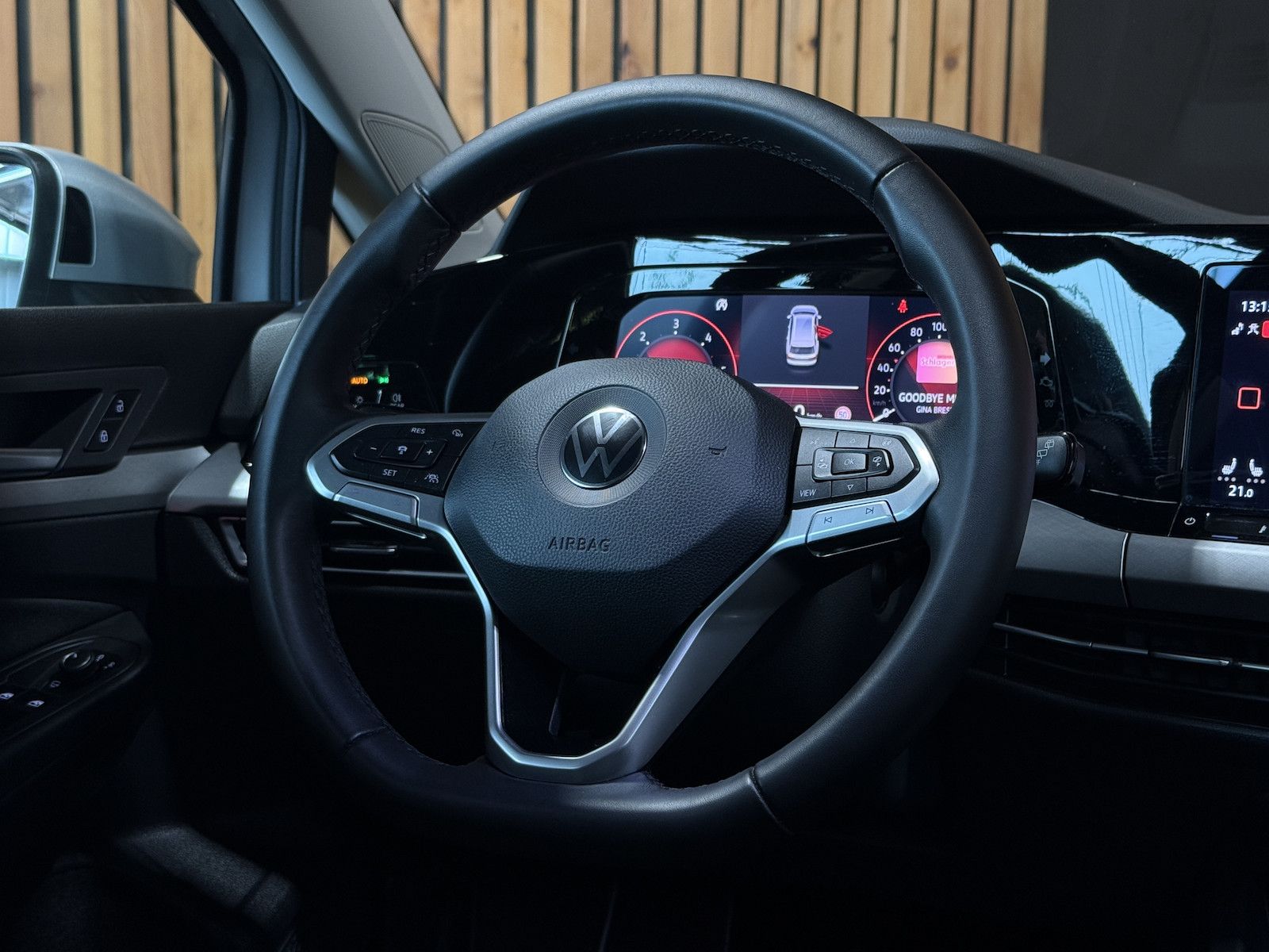 Fahrzeugabbildung Volkswagen Golf Variant 2,0 TDI Life *Navi*ACC*LED*Kam*AHK*