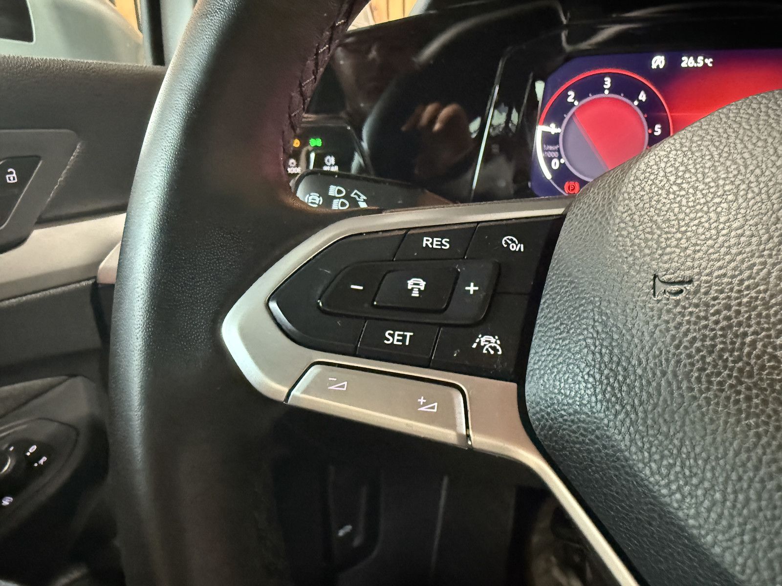 Fahrzeugabbildung Volkswagen Golf Variant 2,0 TDI Life *Navi*ACC*LED*Kam*AHK*