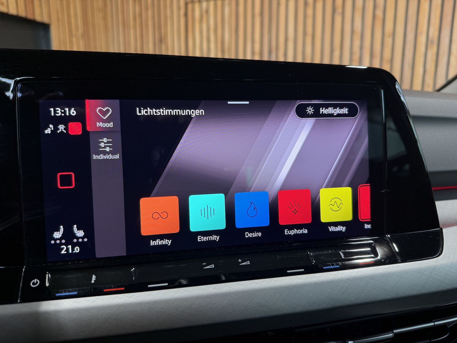 Fahrzeugabbildung Volkswagen Golf Variant 2,0 TDI Life *Navi*ACC*LED*Kam*AHK*