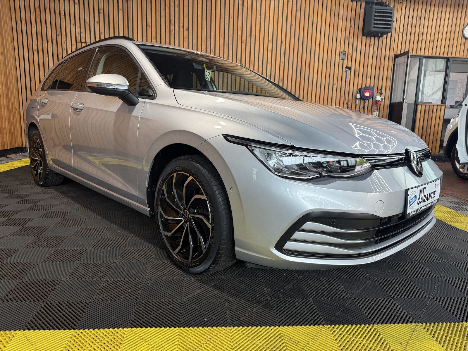 Fahrzeugabbildung Volkswagen Golf Variant 2,0 TDI Life *Navi*ACC*LED*Kam*AHK*