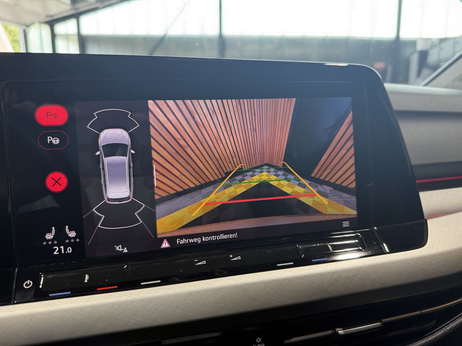 Fahrzeugabbildung Volkswagen Golf Variant 2,0 TDI Life *Navi*ACC*LED*Kam*AHK*
