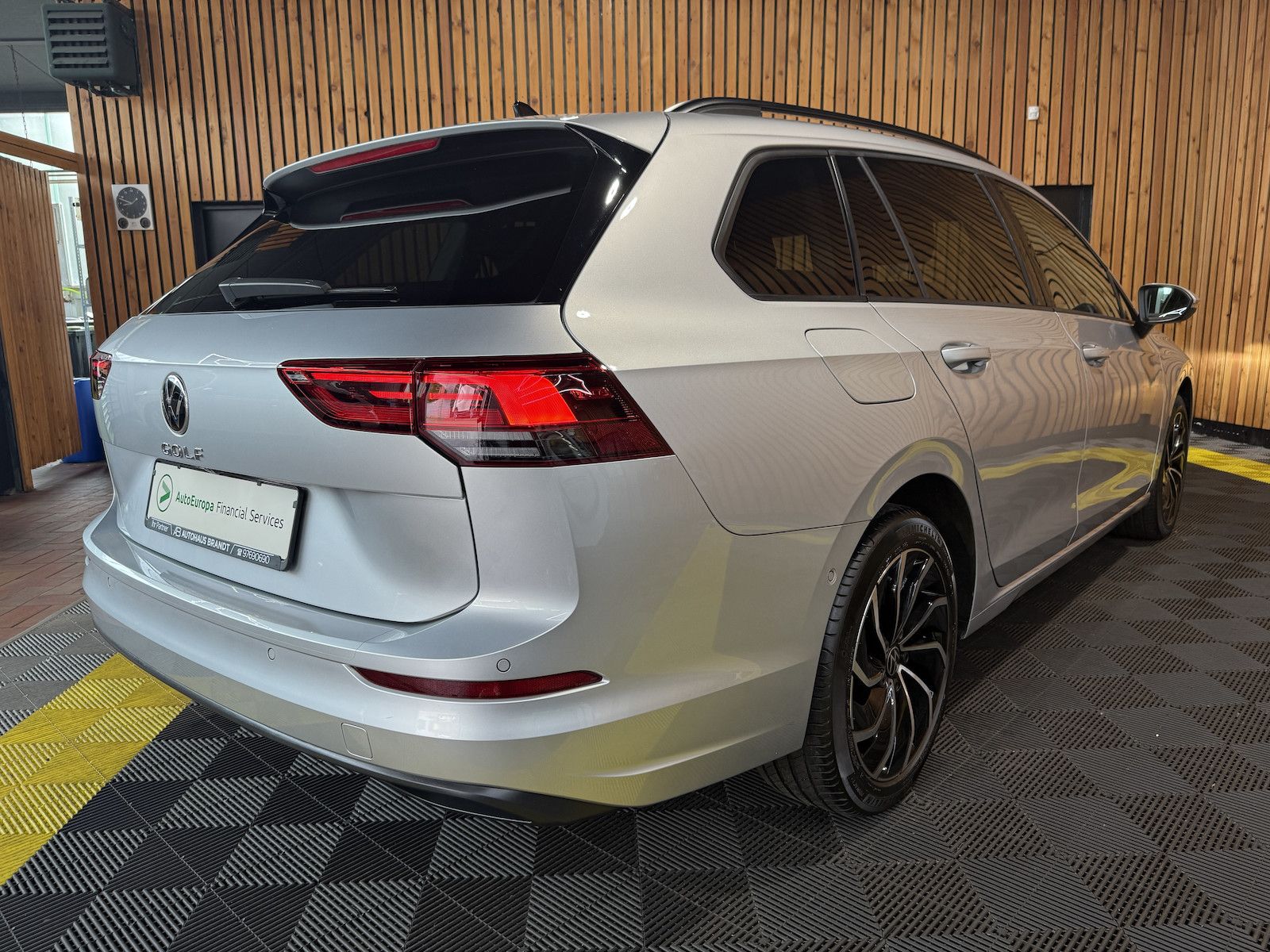 Fahrzeugabbildung Volkswagen Golf Variant 2,0 TDI Life *Navi*ACC*LED*Kam*AHK*