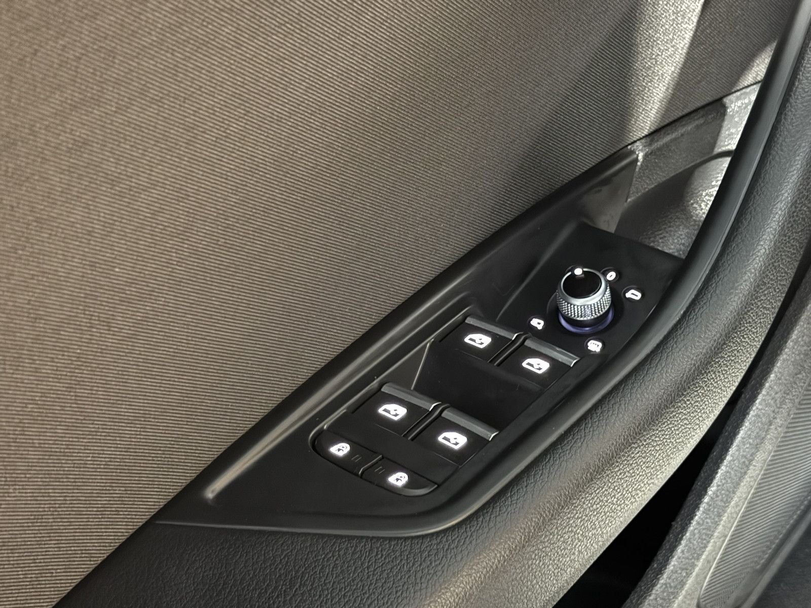 Fahrzeugabbildung Audi A4 Avant 2,0 TDI Aut. *Navi+*ACC*AHK*Kamera*App*