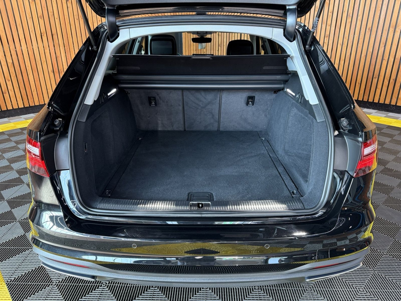 Fahrzeugabbildung Audi A4 Avant 2,0 TDI Aut. *Navi+*ACC*AHK*Kamera*App*