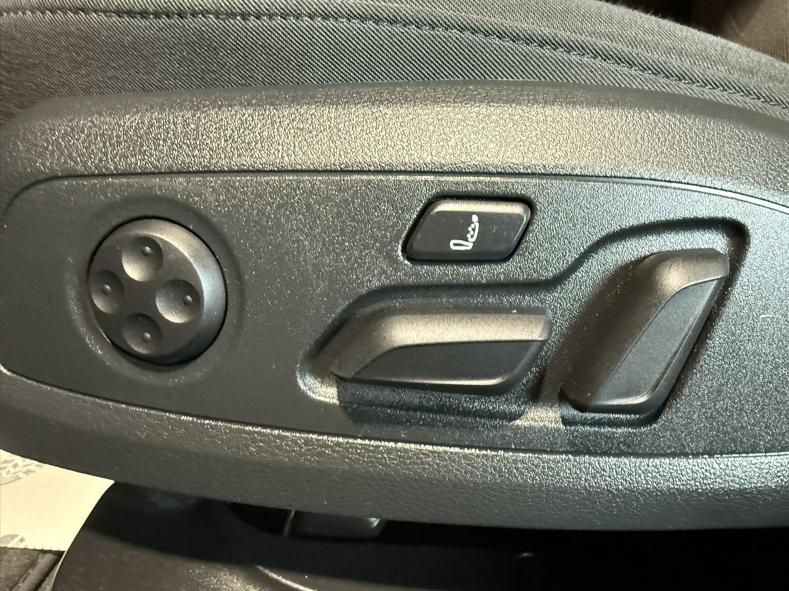 Fahrzeugabbildung Audi A4 Avant 2,0 TDI Aut. *Navi+*ACC*AHK*Kamera*App*