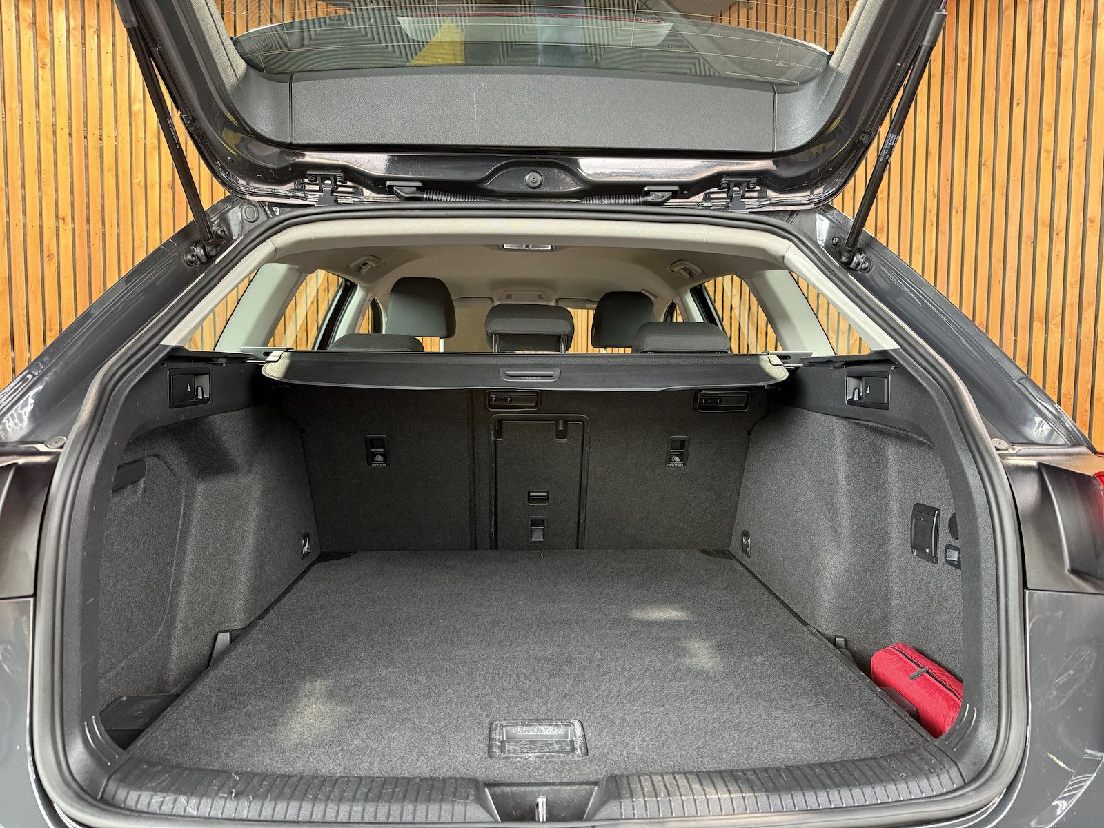 Fahrzeugabbildung Volkswagen Golf Variant 2,0 TDI DSG *Navi*ACC*LED*Kam*AHK*