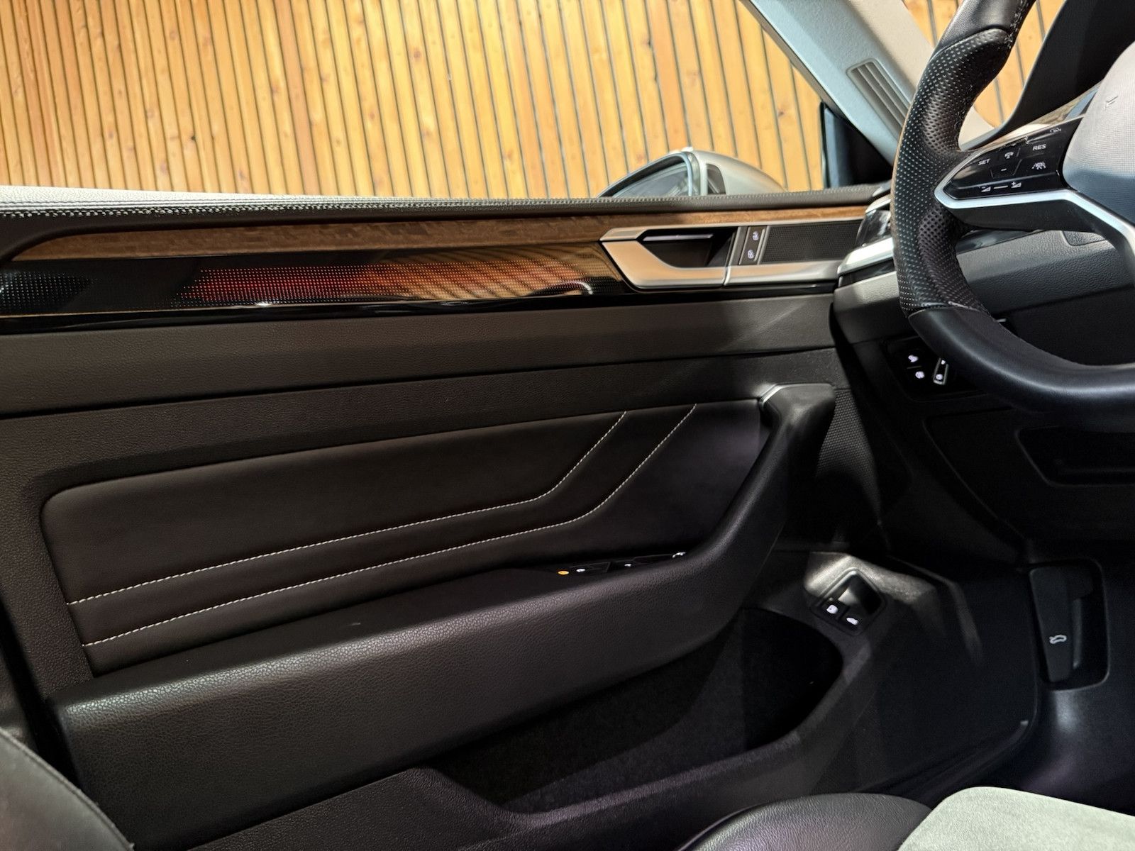 Fahrzeugabbildung Volkswagen Arteon 1.4 eHybrid SB. *Navi*AHK*DCC*360°*Pano*