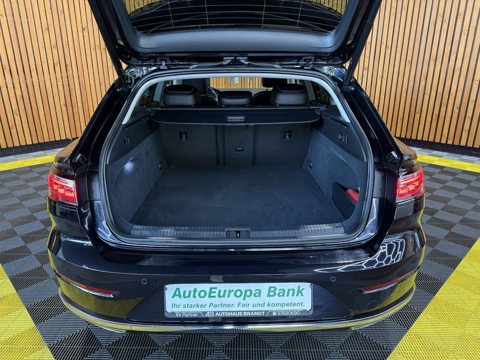Fahrzeugabbildung Volkswagen Arteon 1.4 eHybrid SB. *Navi*AHK*DCC*360°*Pano*