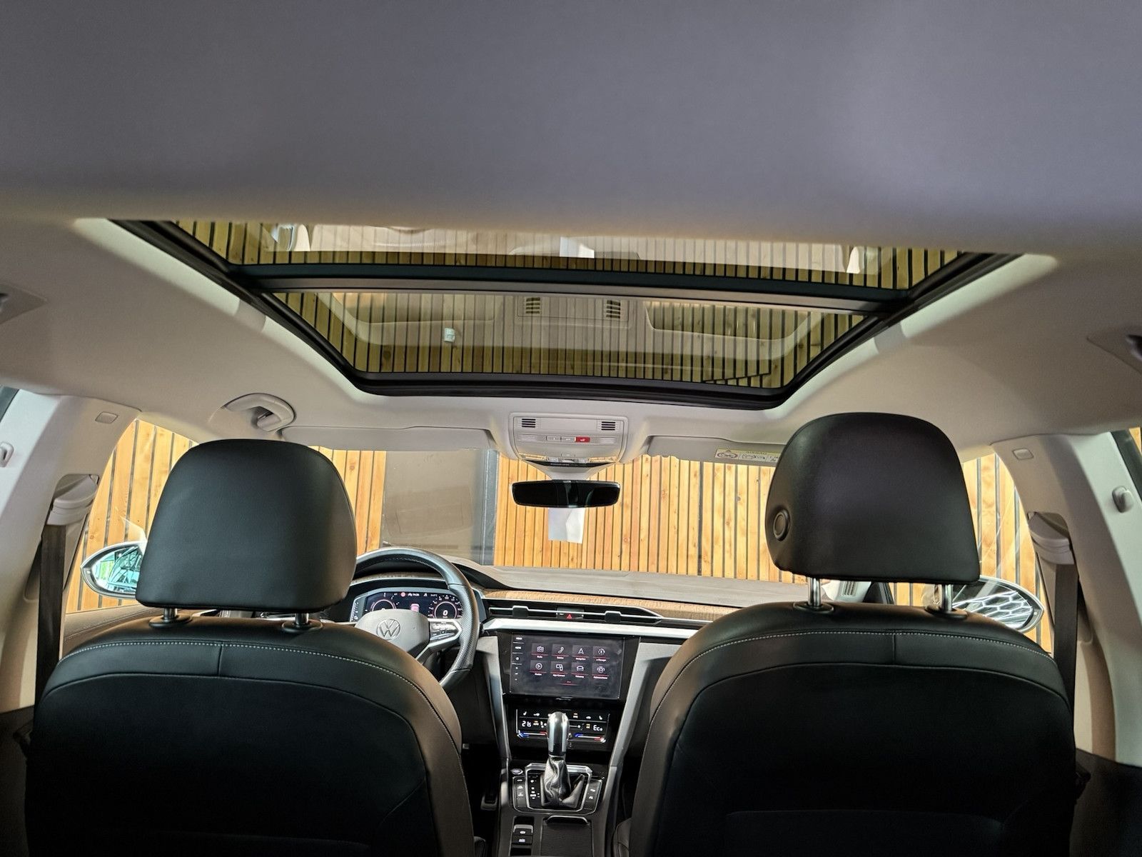Fahrzeugabbildung Volkswagen Arteon 1.4 eHybrid SB. *Navi*AHK*DCC*360°*Pano*